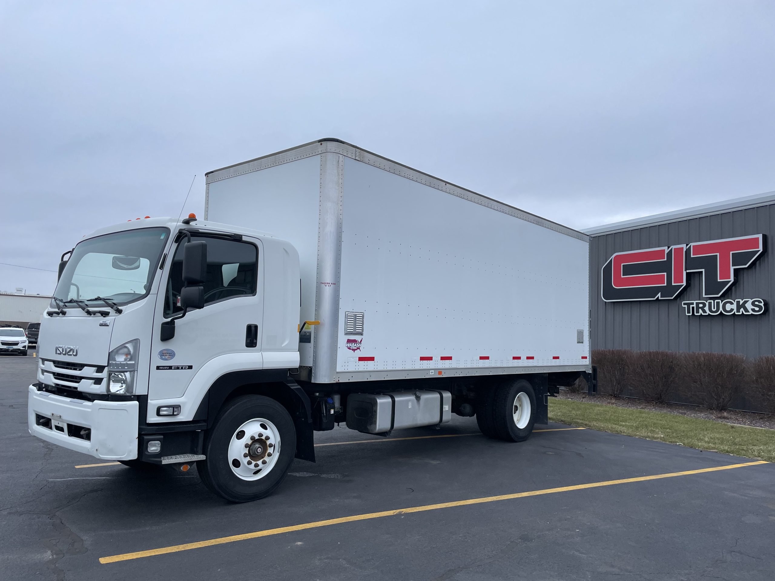 2019 ISUZU FTR - image 2 of 6