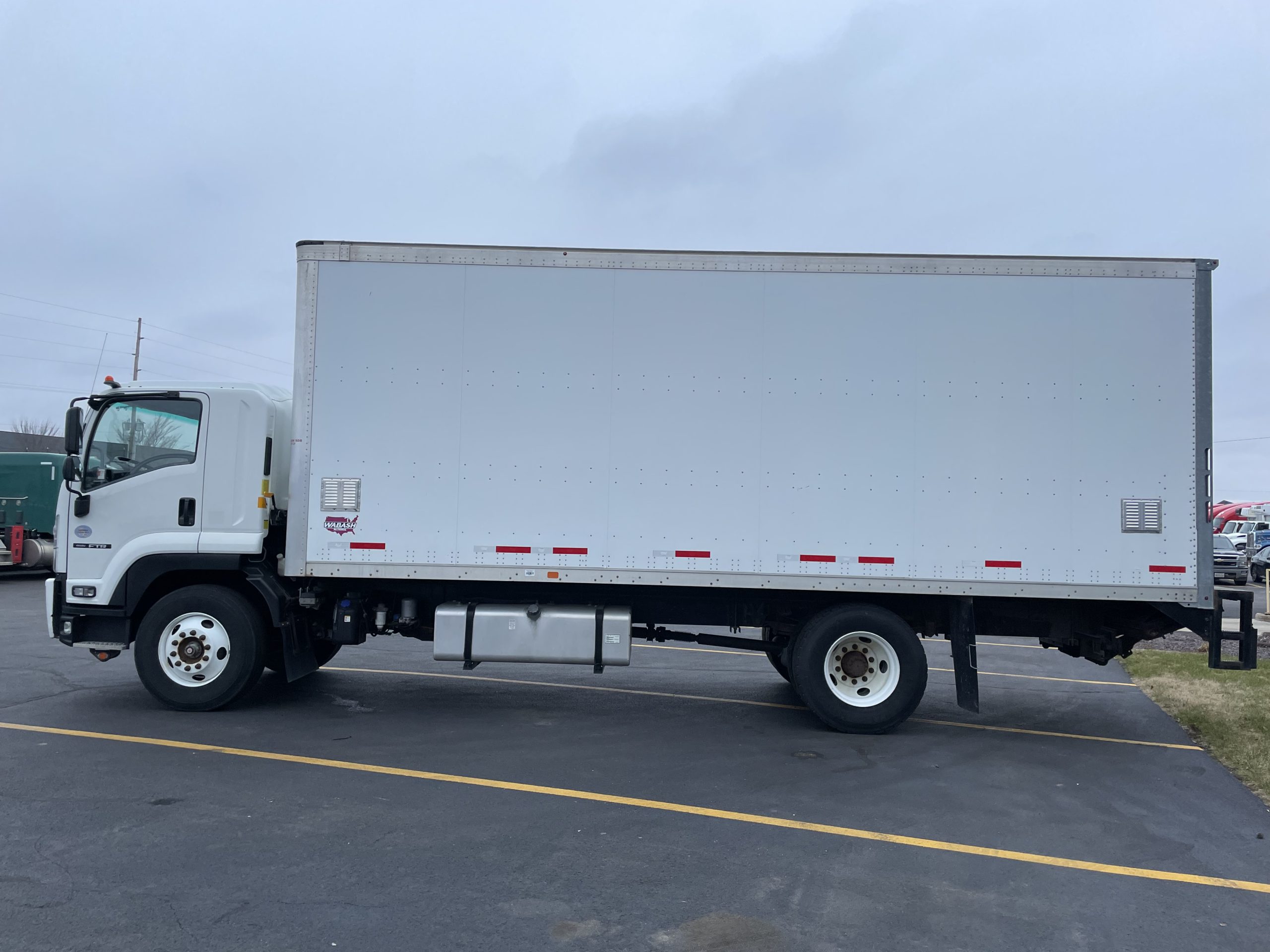 2019 ISUZU FTR - image 3 of 6