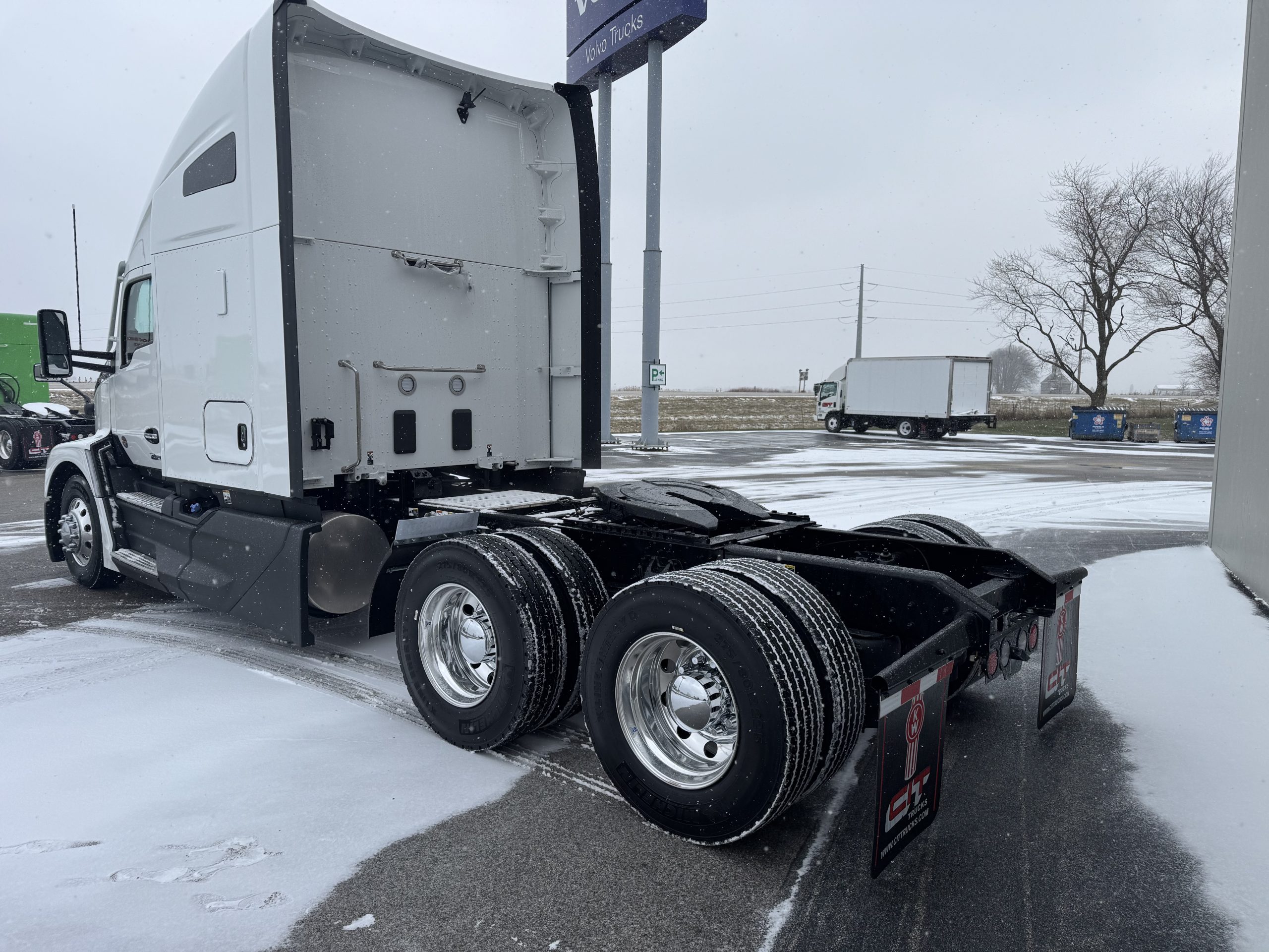 2025 KENWORTH T680 - image 4 of 6