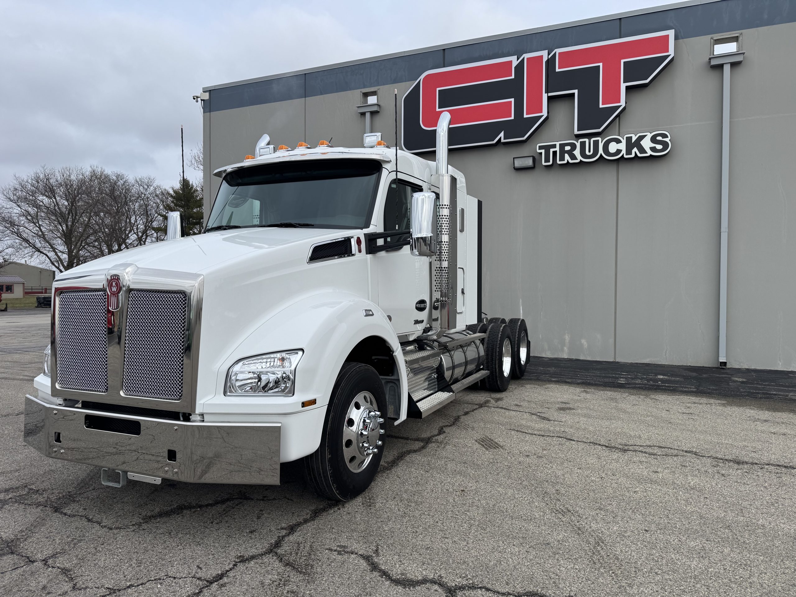 2025 KENWORTH T880 - image 1 of 6