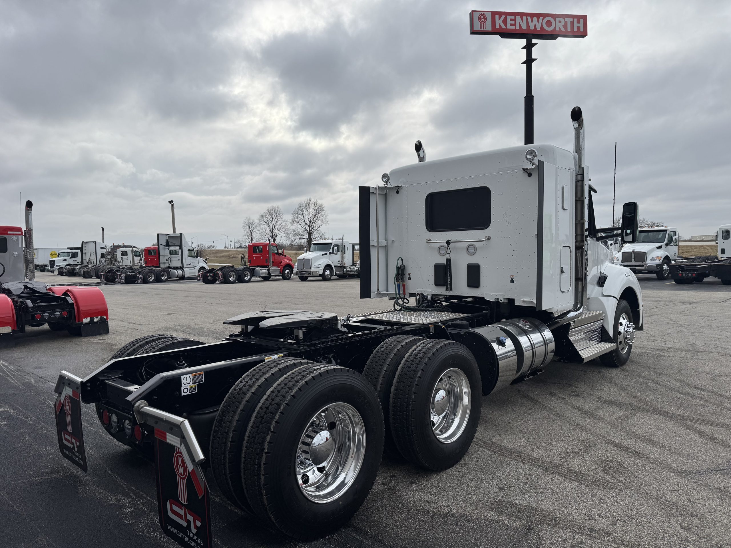 2025 KENWORTH T880 - image 4 of 6