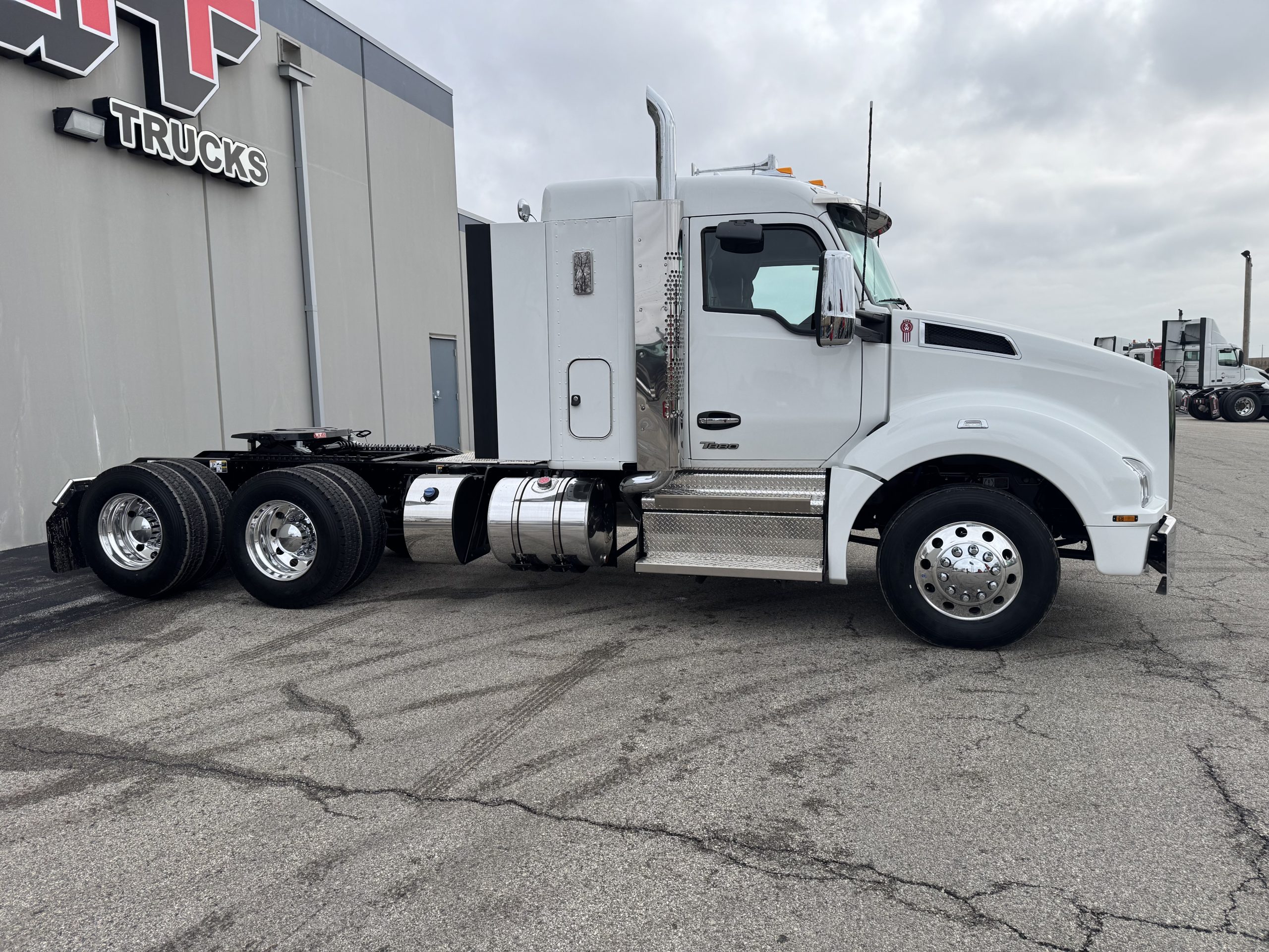 2025 KENWORTH T880 - image 3 of 6