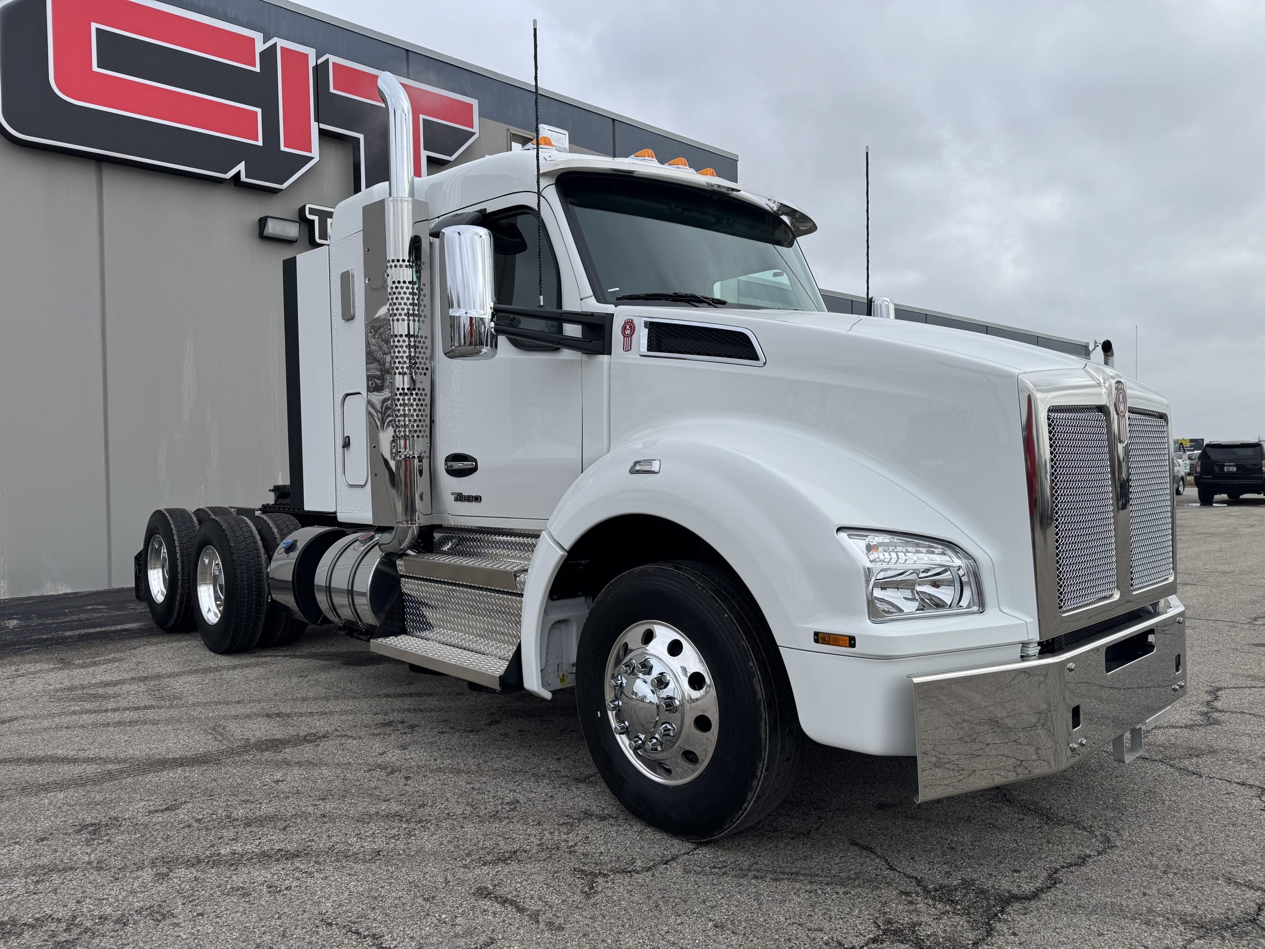 2025 KENWORTH T880 - image 2 of 6