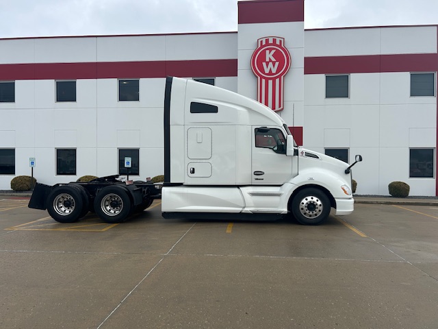 2022 KENWORTH T680 - image 4 of 6