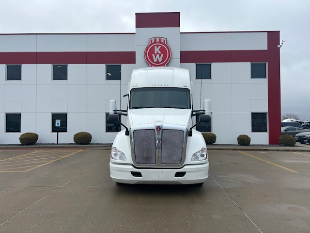 2022 KENWORTH T680 - image 2 of 6