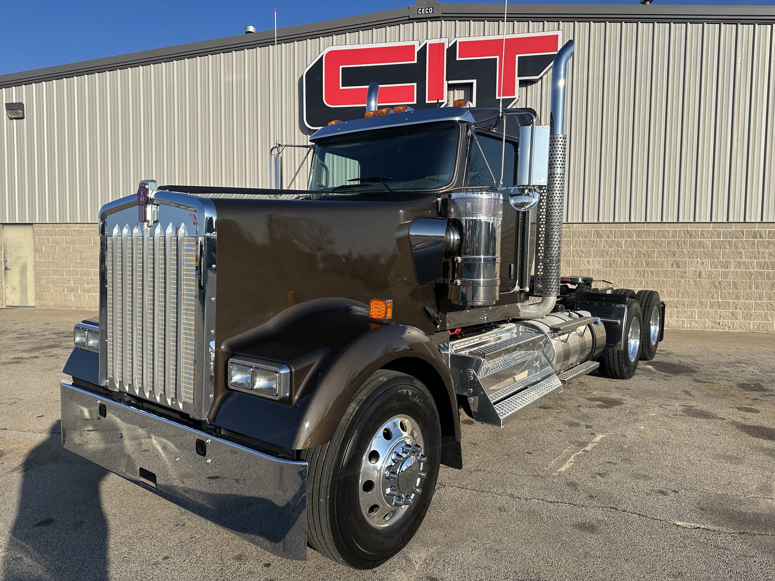 2025 KENWORTH W900L - image 1 of 6