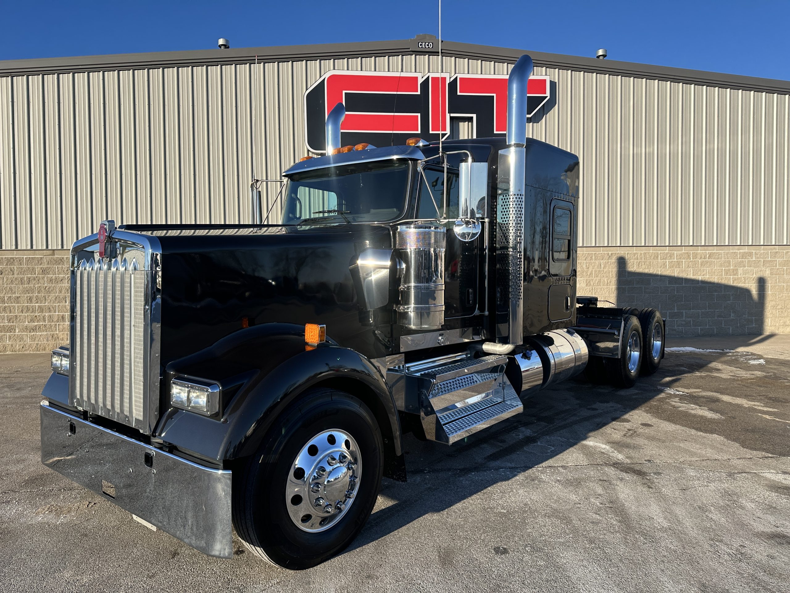 2025 KENWORTH W900L - image 1 of 6