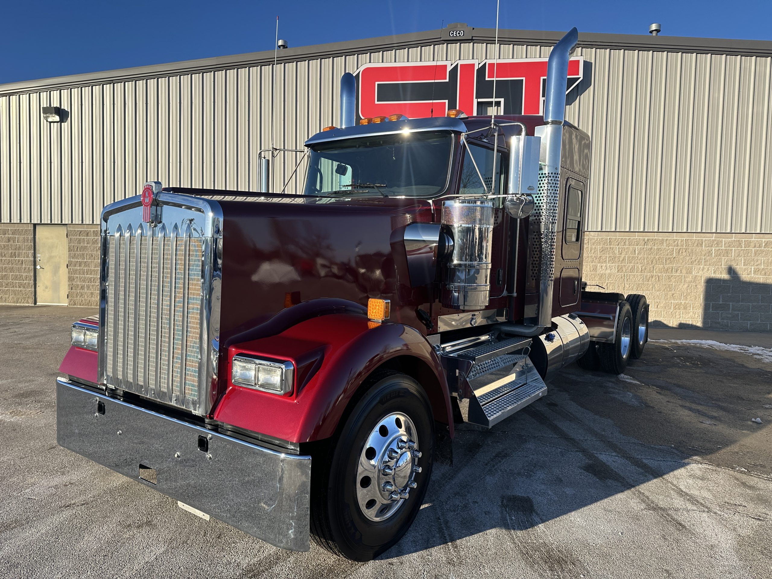 2025 KENWORTH W900L - image 1 of 6