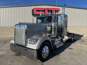 2025 KENWORTH W900L W/ SLEEPER - CIT TRUCKS