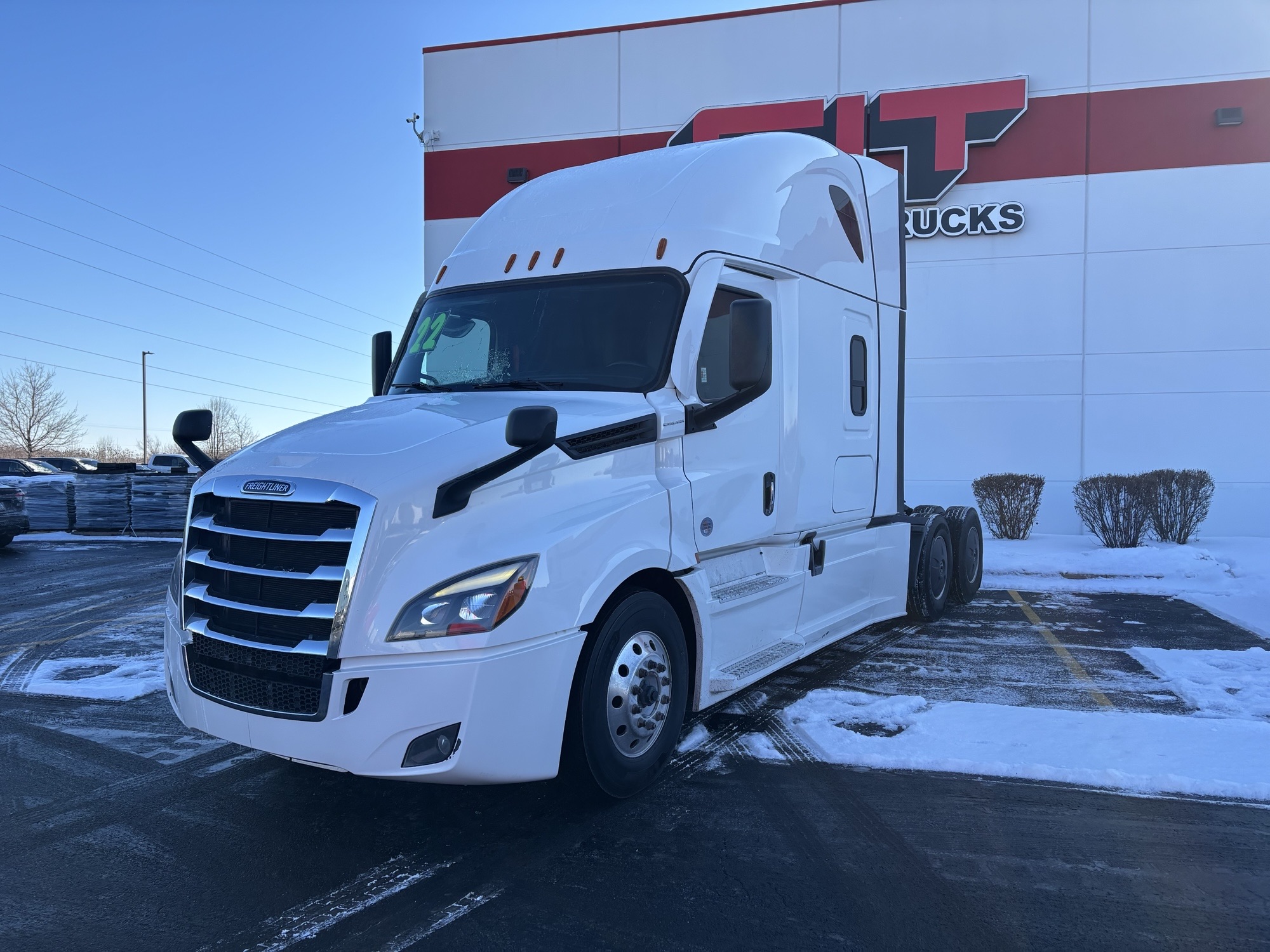 2022 FREIGHTLINER CASCADIA - image 1 of 6