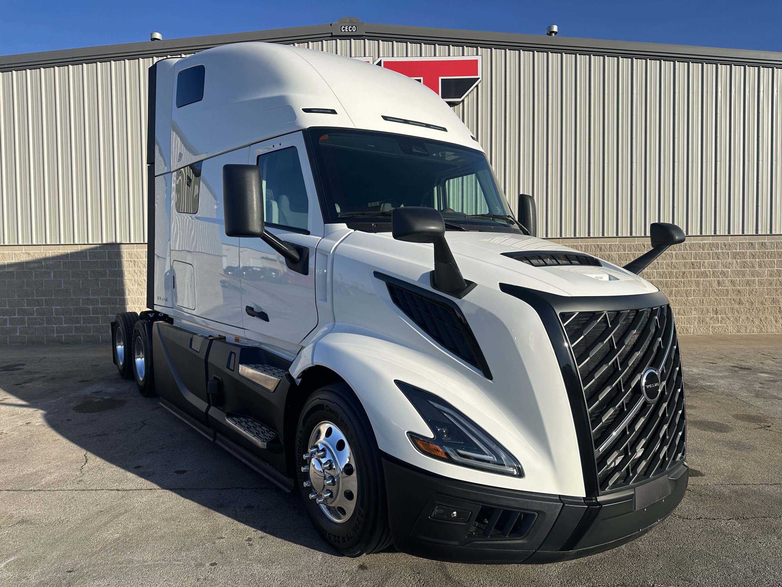 2025 VOLVO VNL860 - image 6 of 6