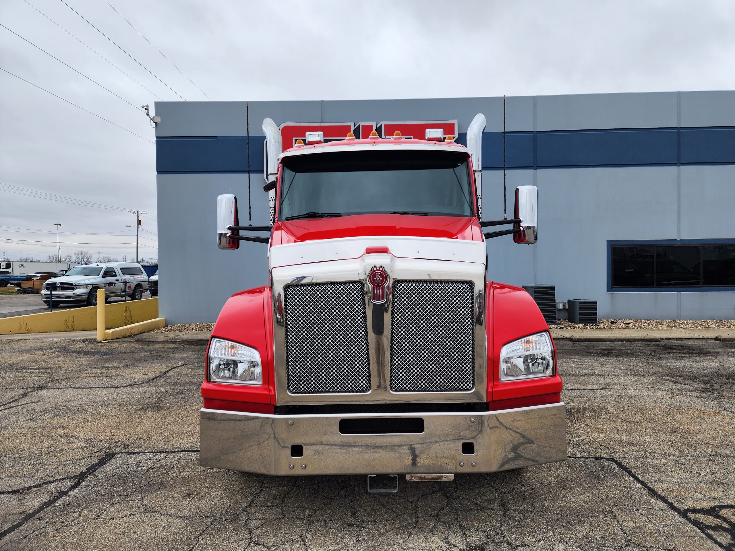 2022 KENWORTH T880 - image 2 of 6