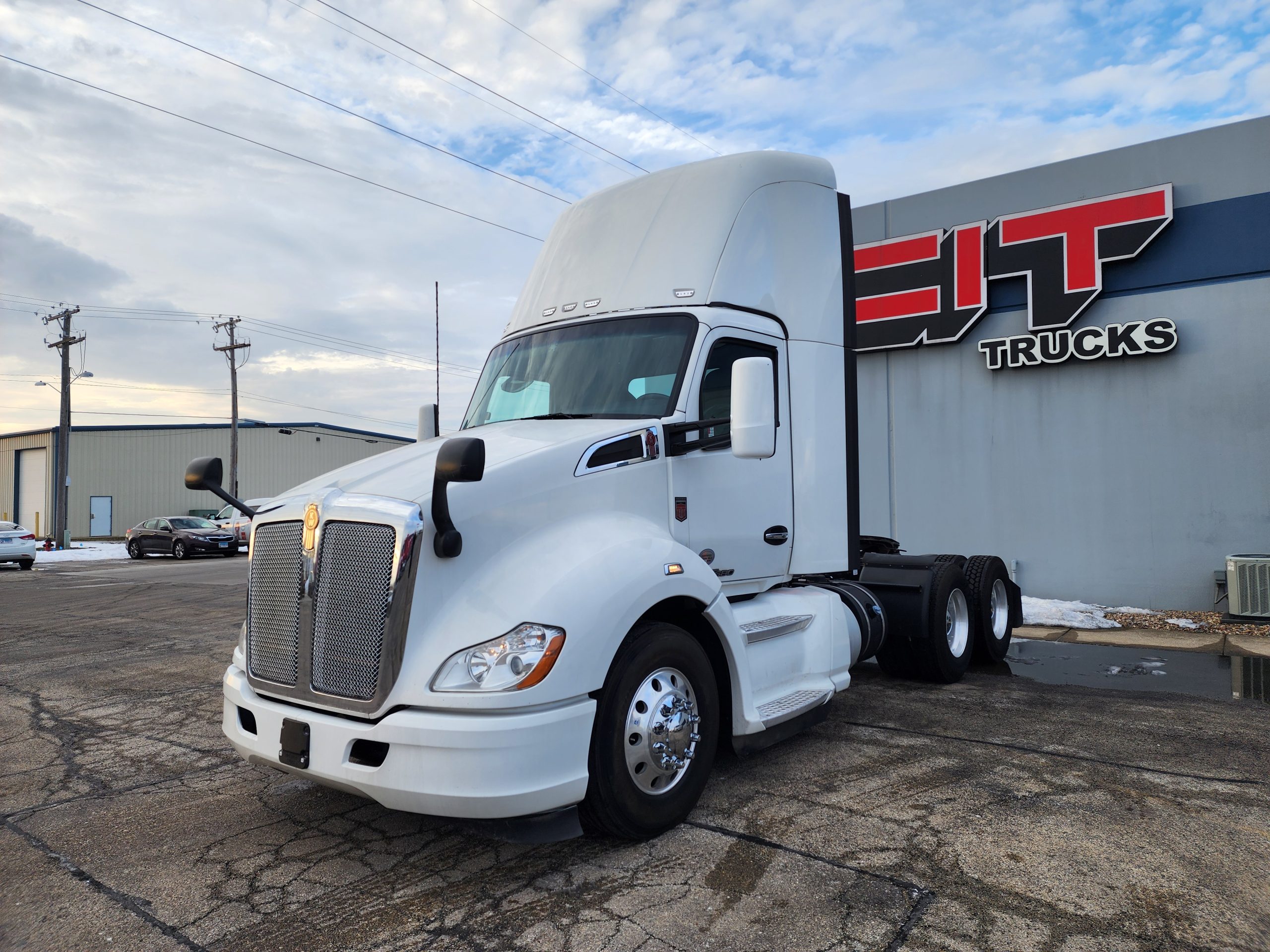 2021 KENWORTH T680 - image 1 of 6