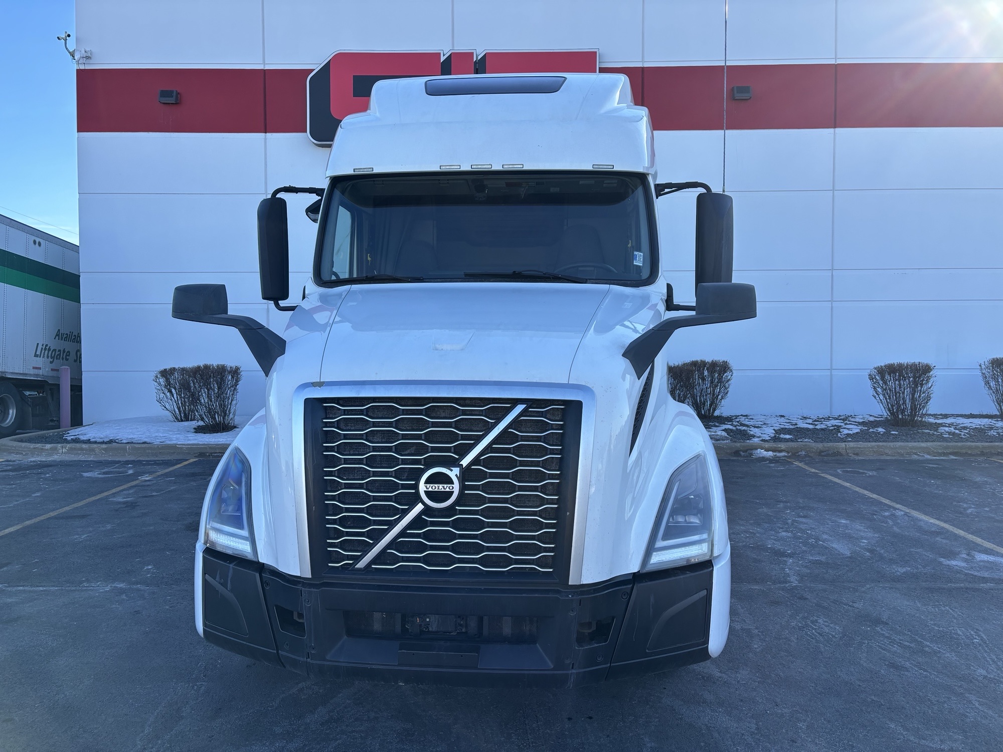 2022 VOLVO VNL860 - image 2 of 6