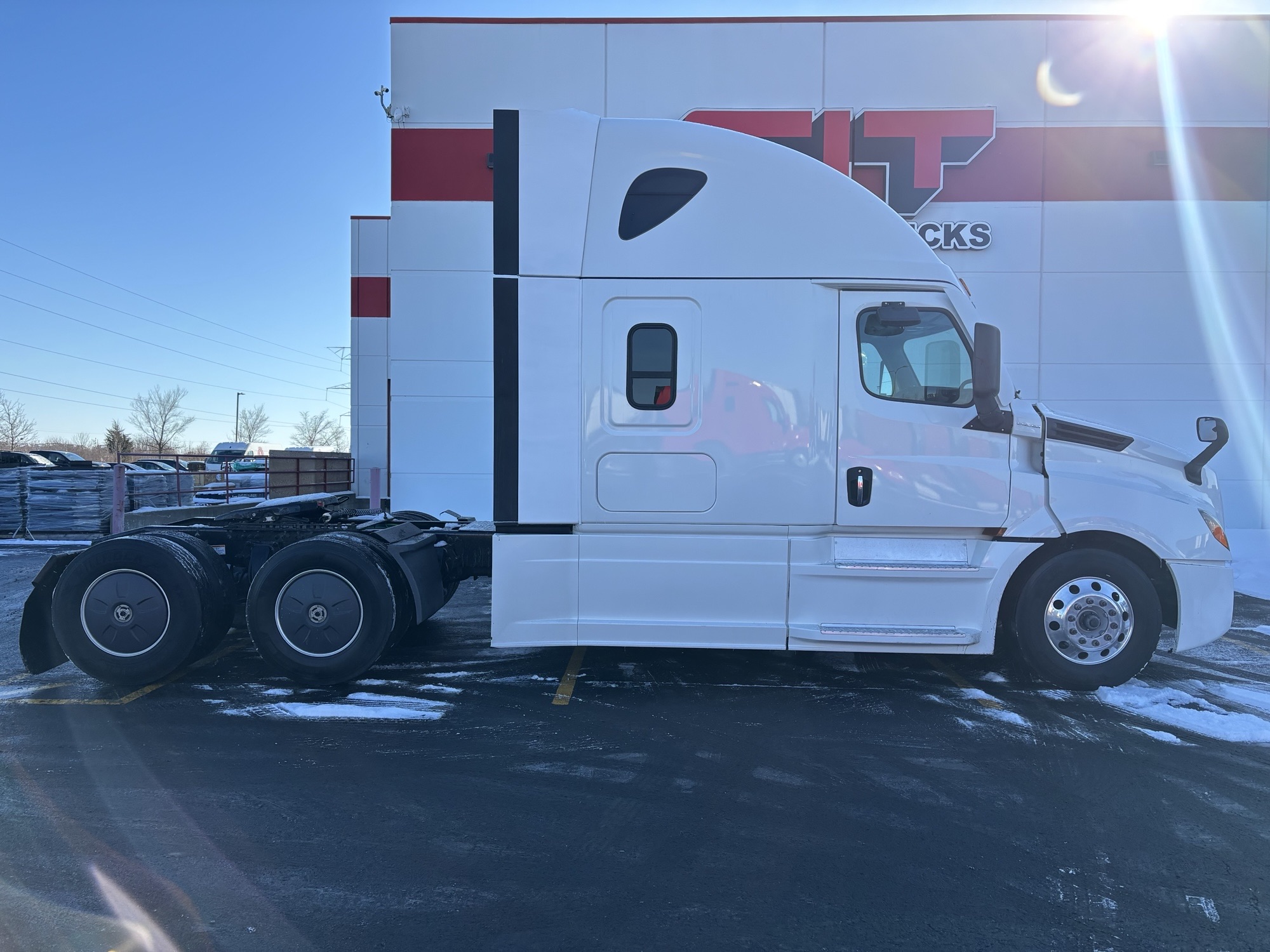 2022 FREIGHTLINER CASCADIA - image 4 of 6