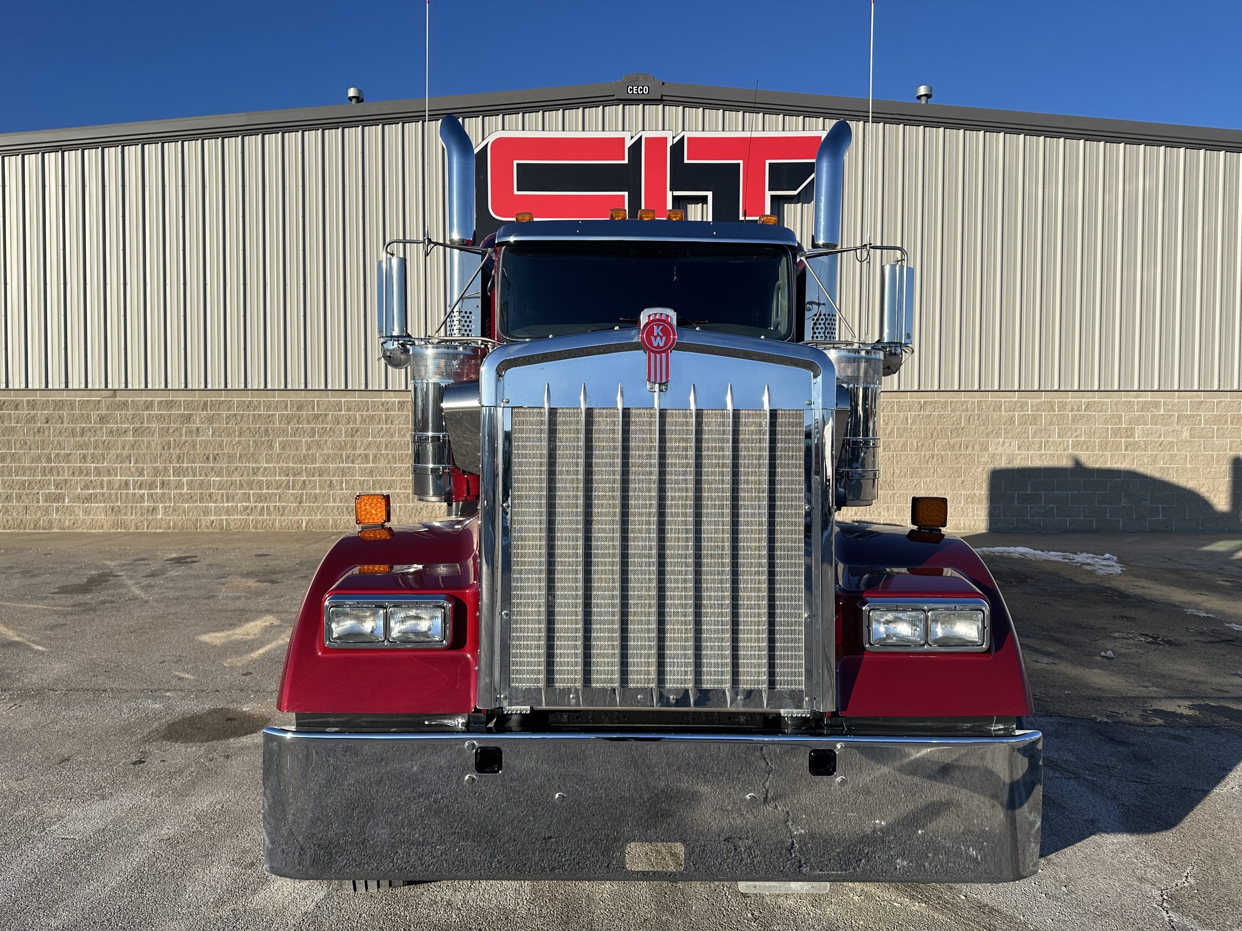 2025 KENWORTH W900L - image 2 of 6