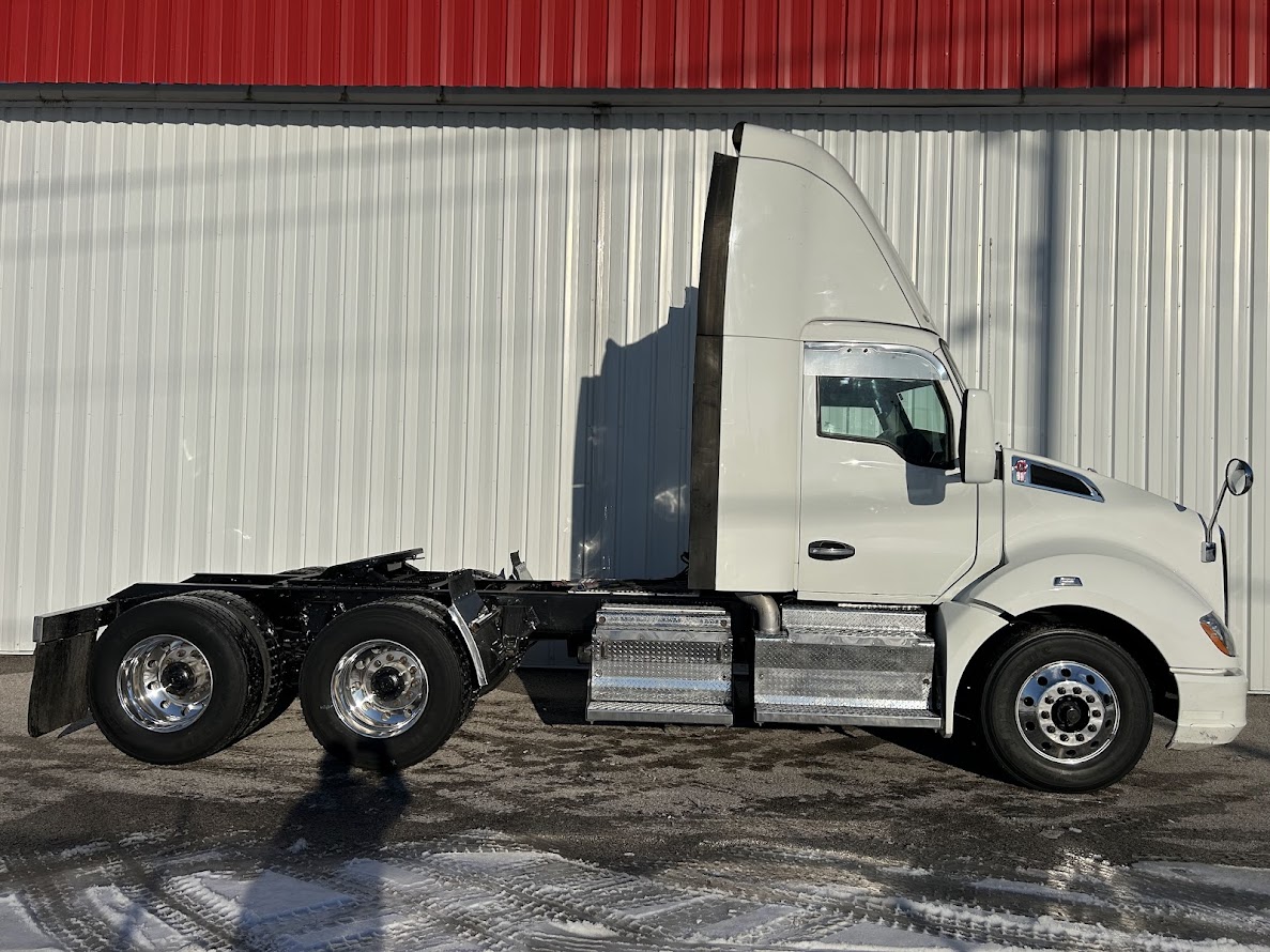 2016 KENWORTH T680 - image 3 of 6