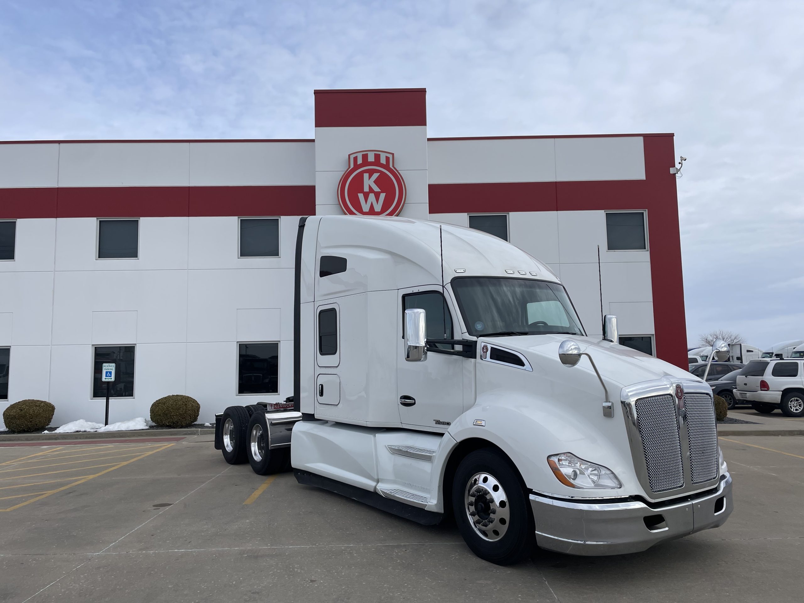 2022 KENWORTH T680 - image 3 of 6