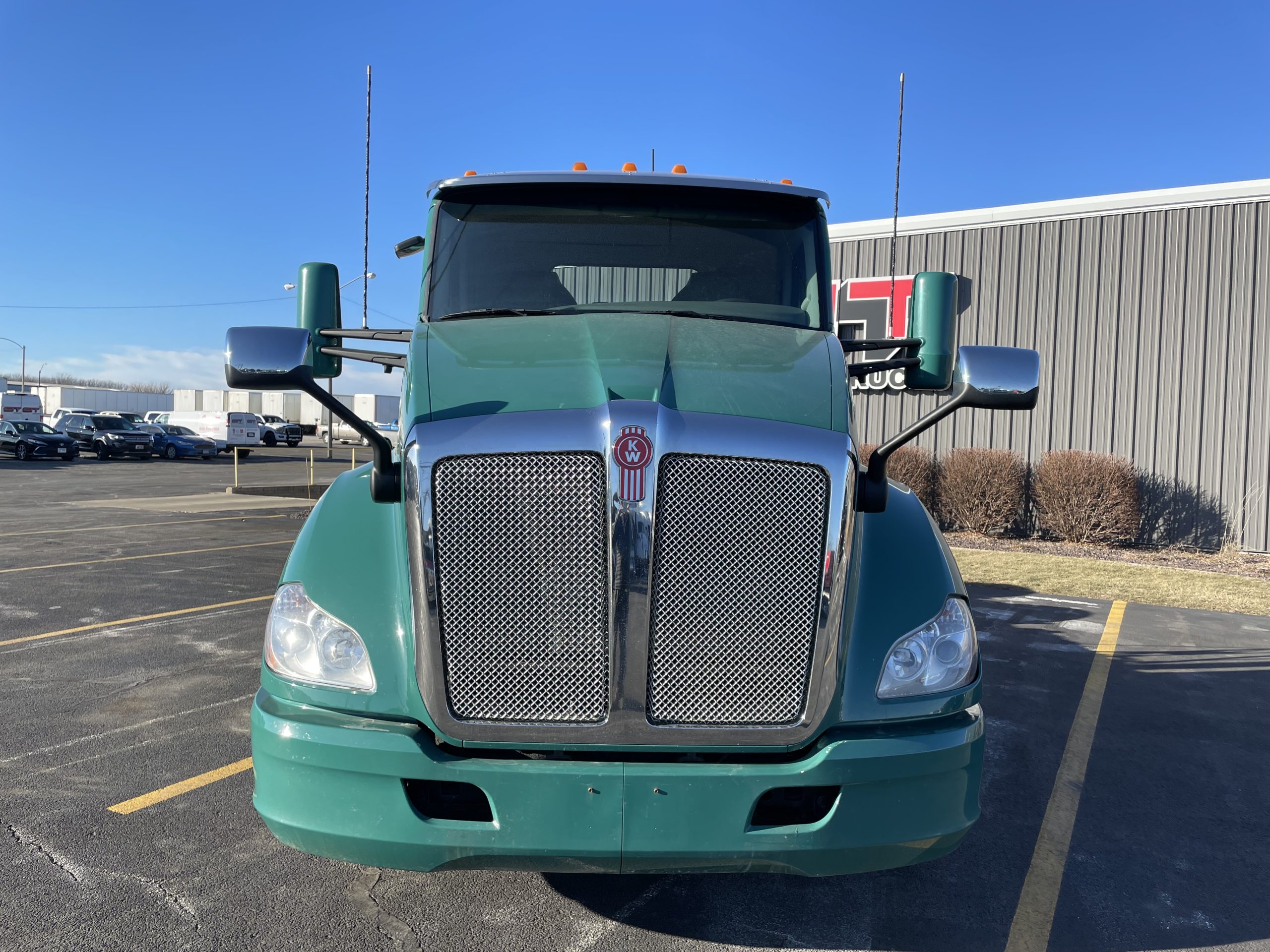 2019 KENWORTH T680 - image 2 of 6