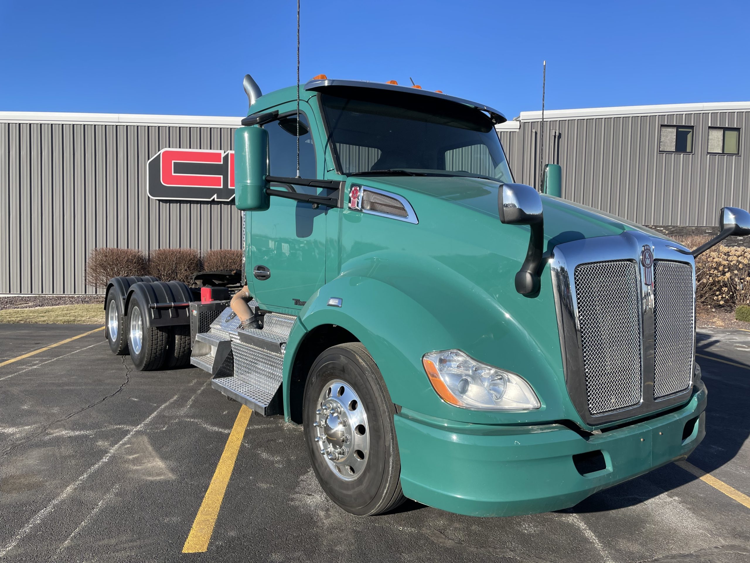 2019 KENWORTH T680 - image 3 of 6