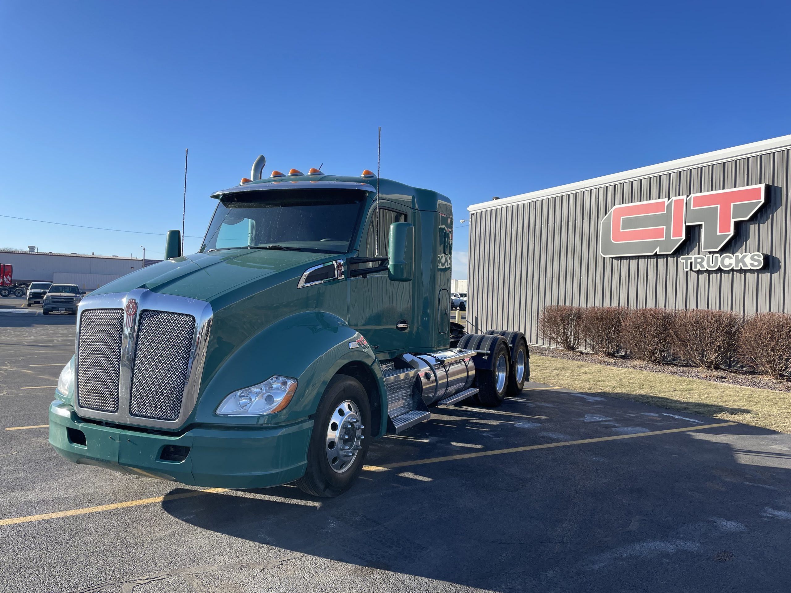 2018 KENWORTH T680 - image 1 of 6