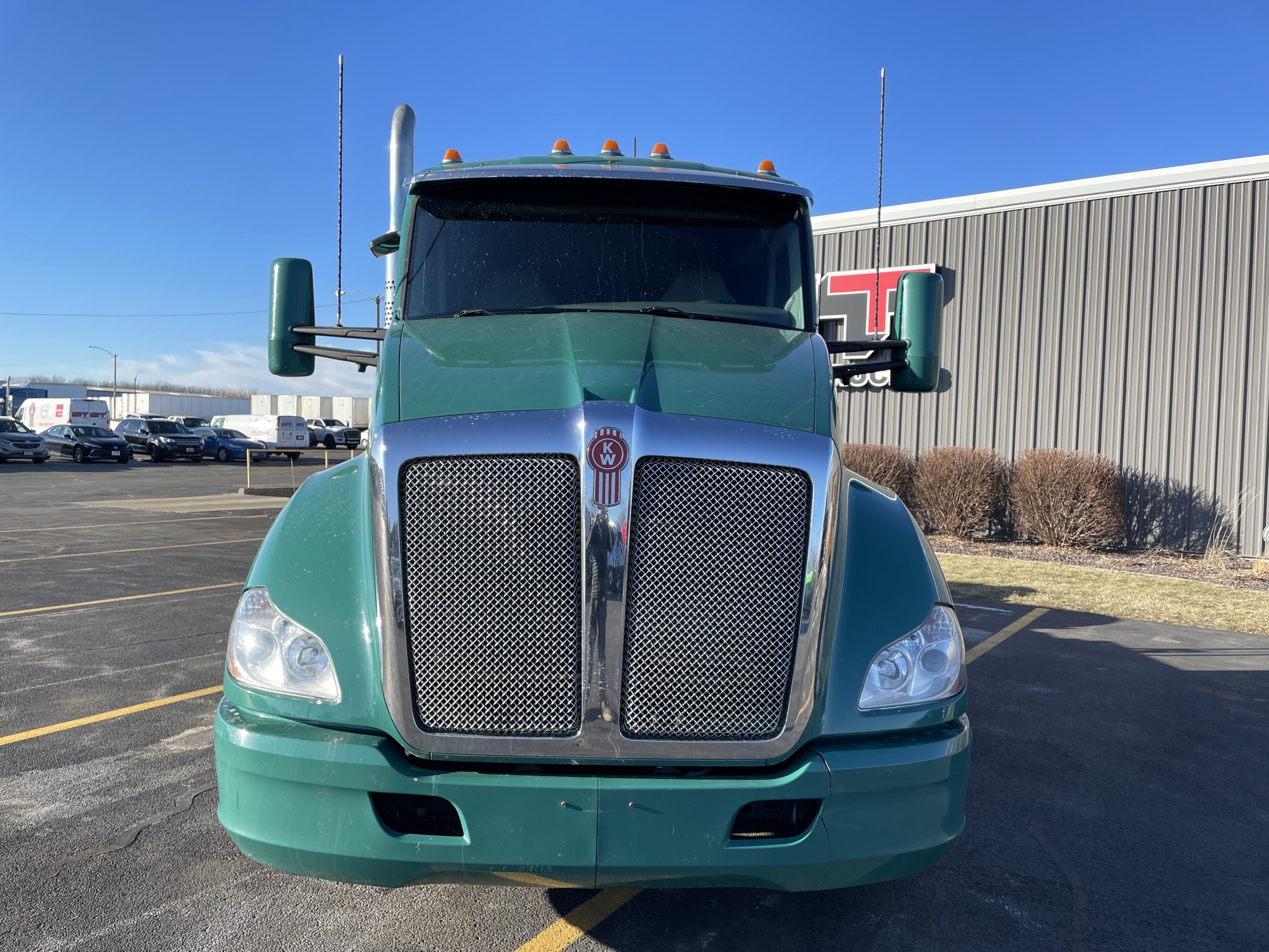 2018 KENWORTH T680 - image 2 of 6