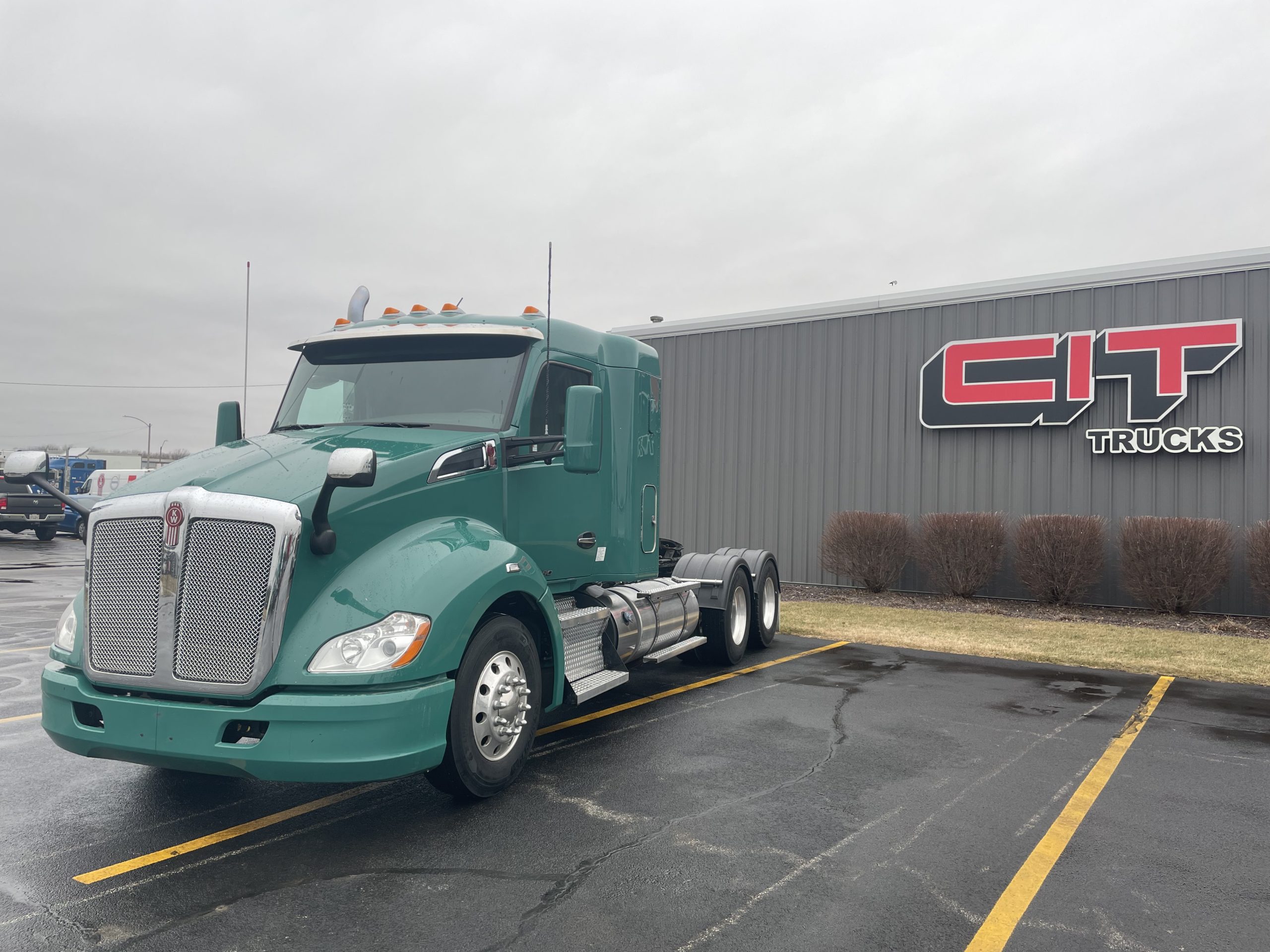 2018 KENWORTH T680 - image 1 of 6