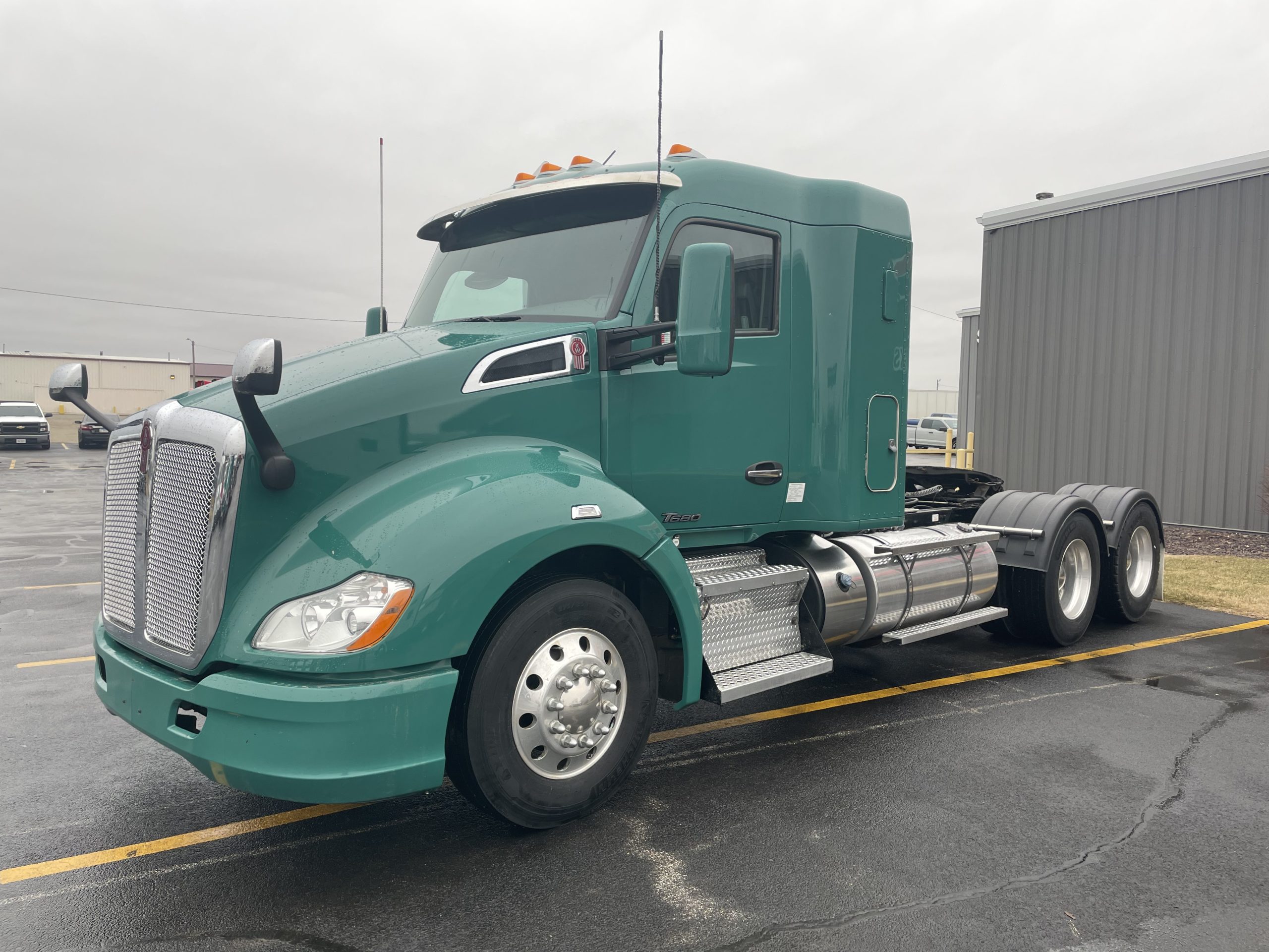 2018 KENWORTH T680 - image 2 of 6