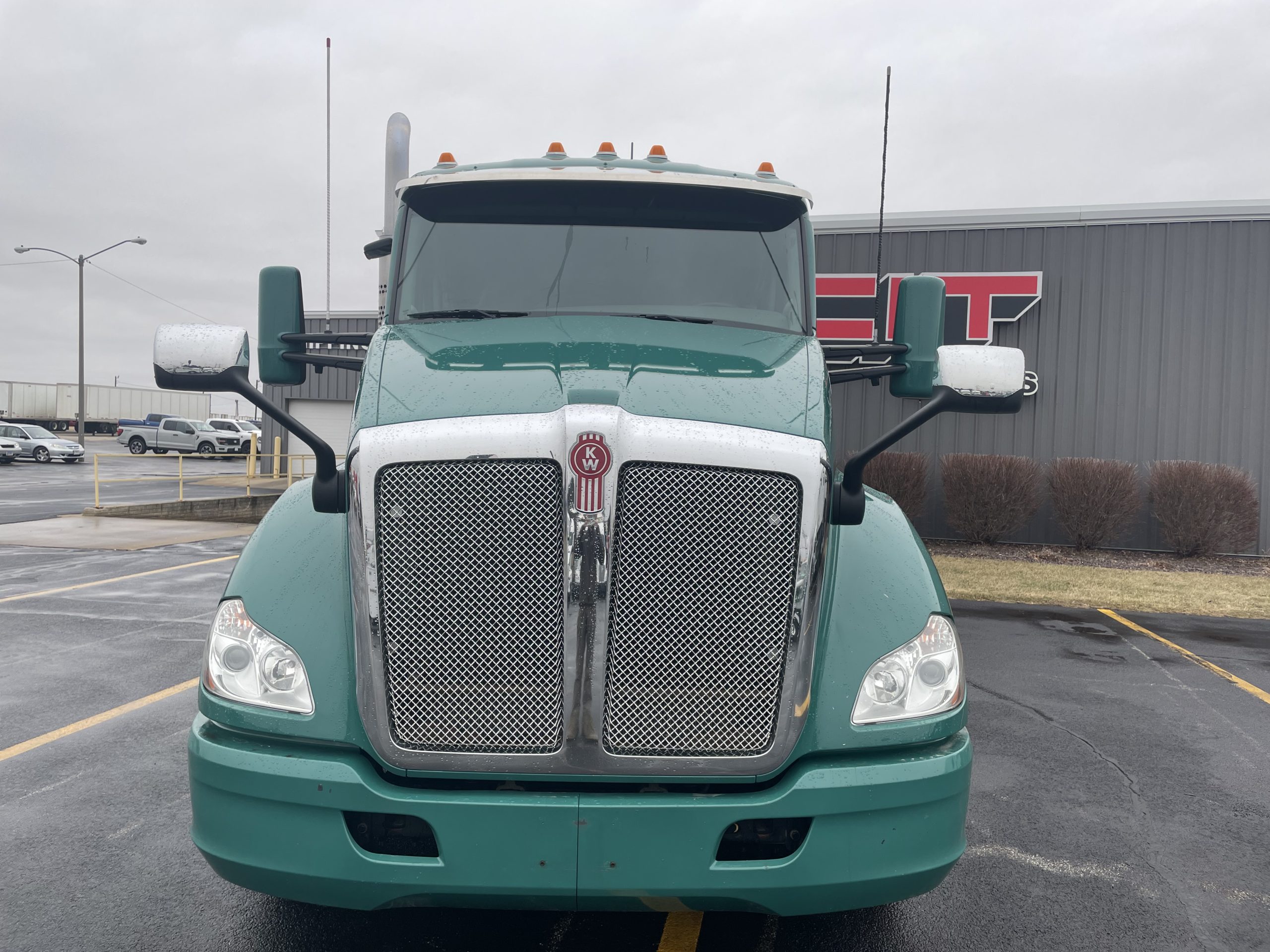 2018 KENWORTH T680 - image 3 of 6