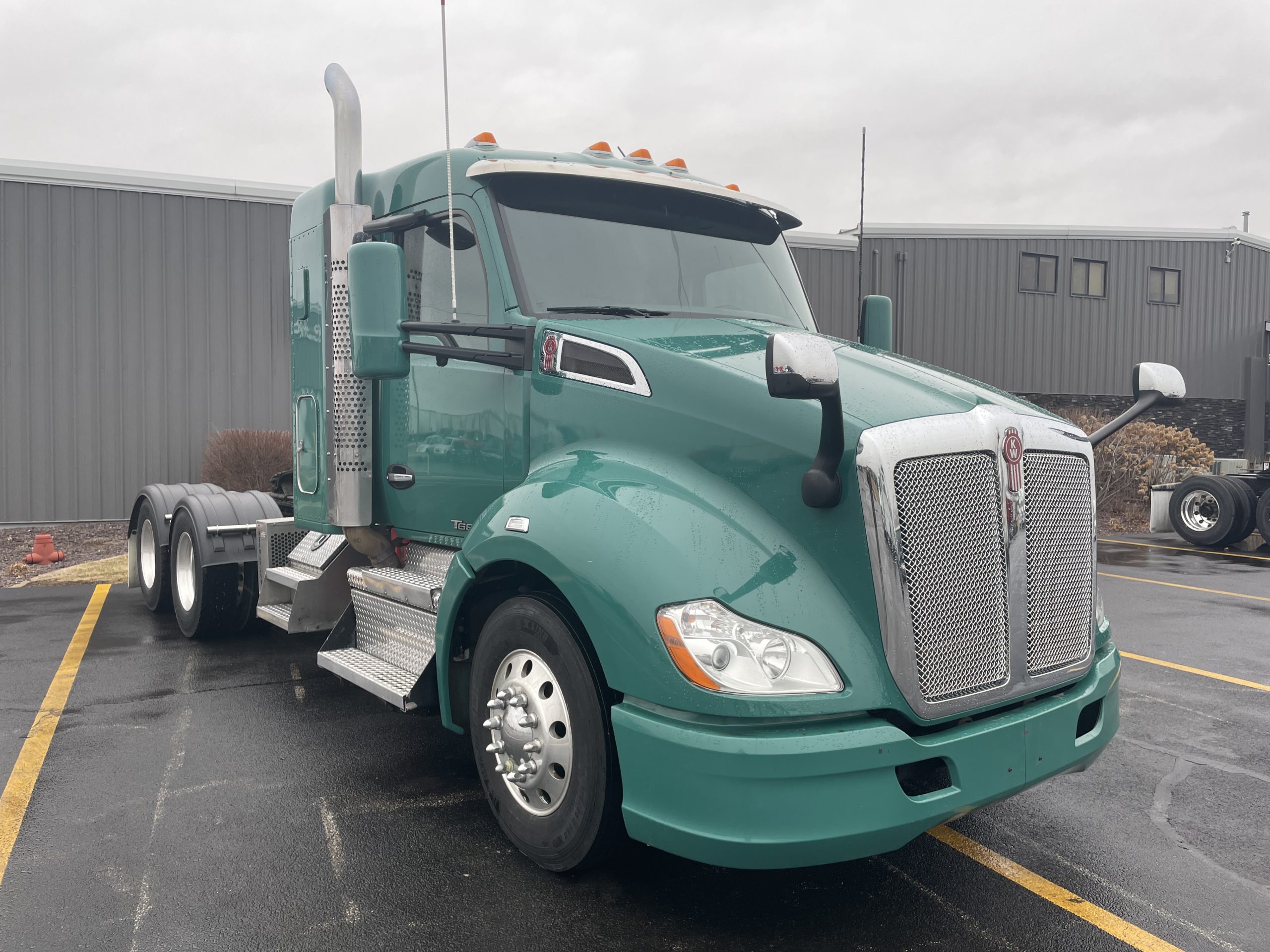 2018 KENWORTH T680 - image 4 of 6