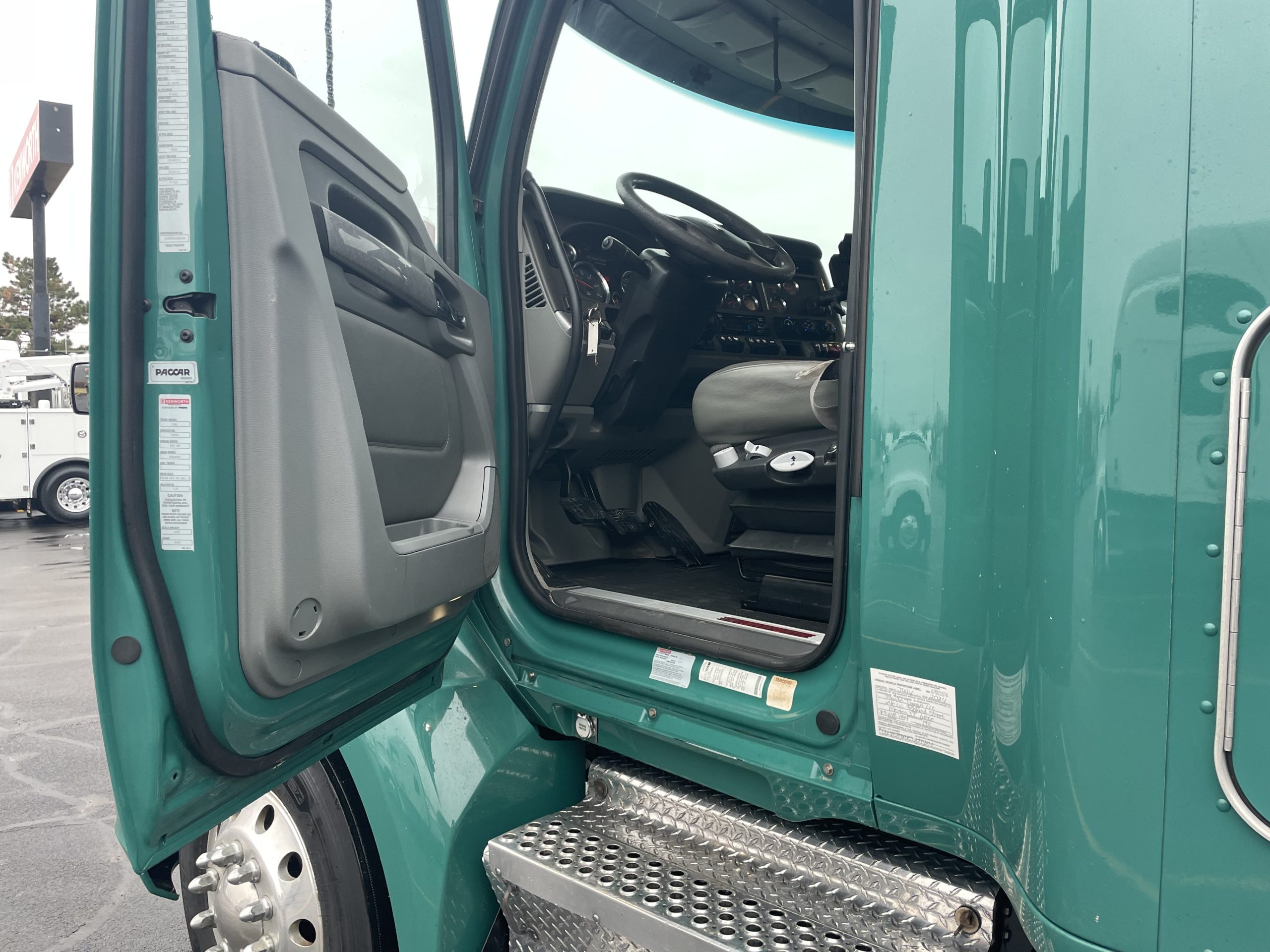 2018 KENWORTH T680 - image 6 of 6