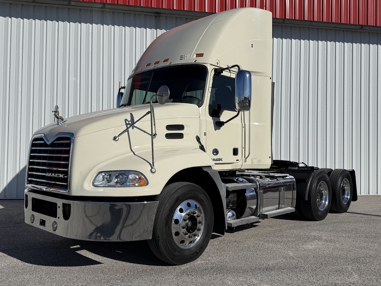 2016 MACK CXU613 - image 1 of 6