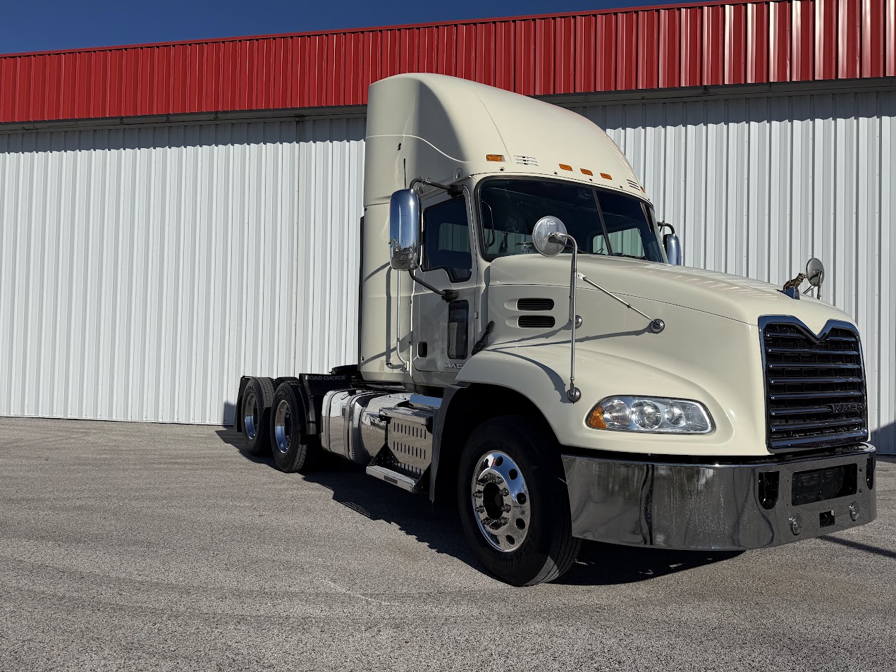 2016 MACK CXU613 - image 3 of 6