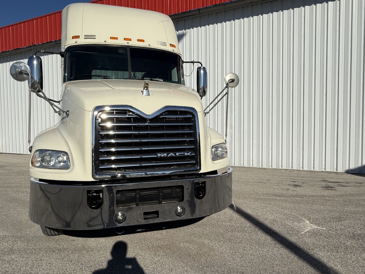 2016 MACK CXU613 - image 2 of 6