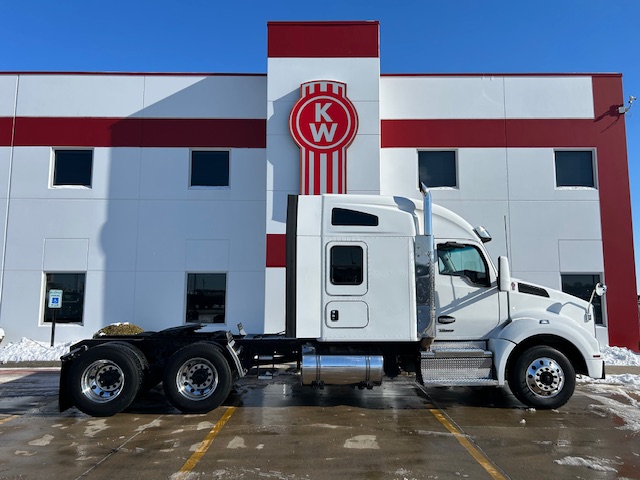 2022 KENWORTH T880 - image 2 of 6