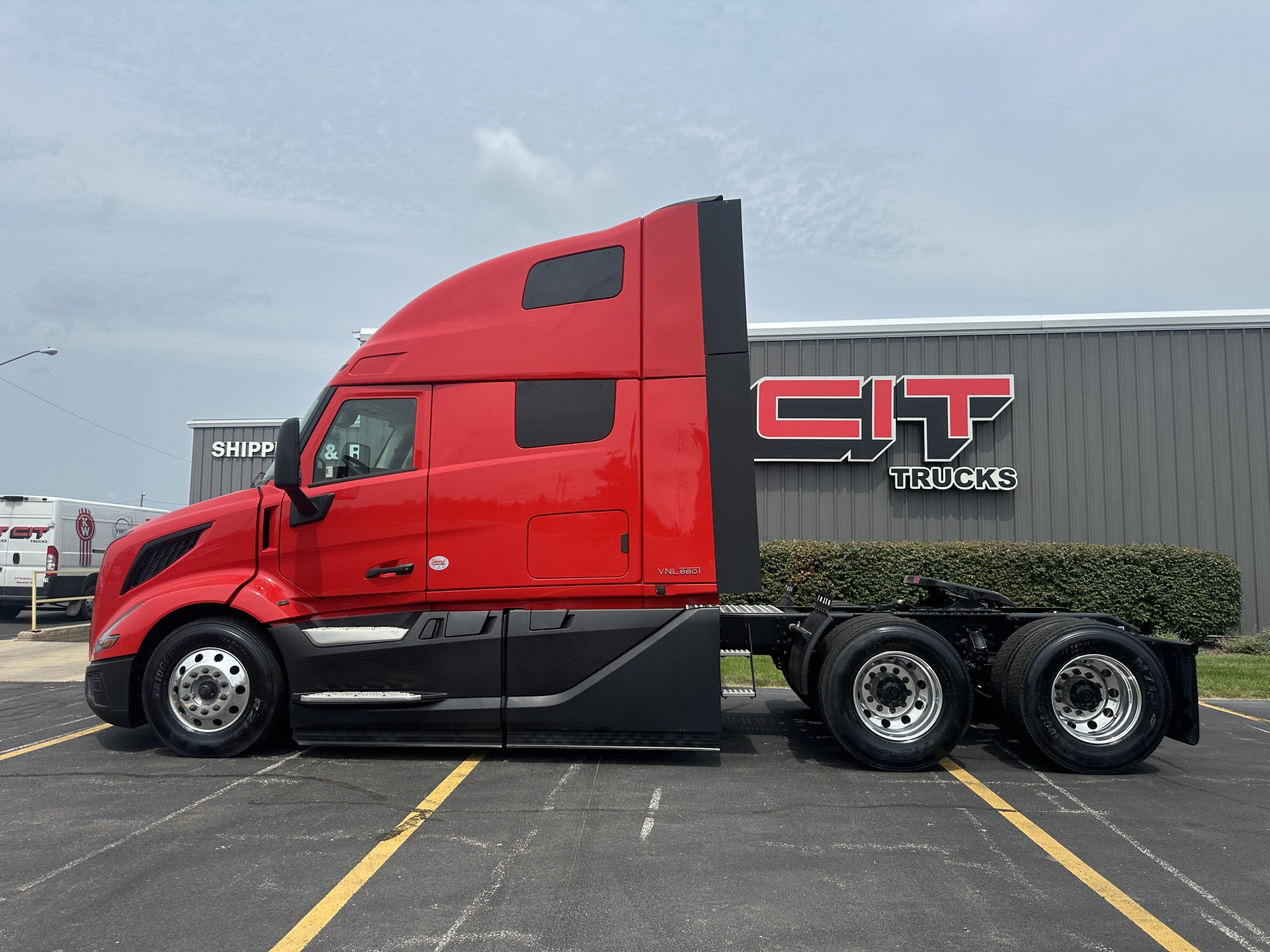 2025 VOLVO VNL660 - image 5 of 6