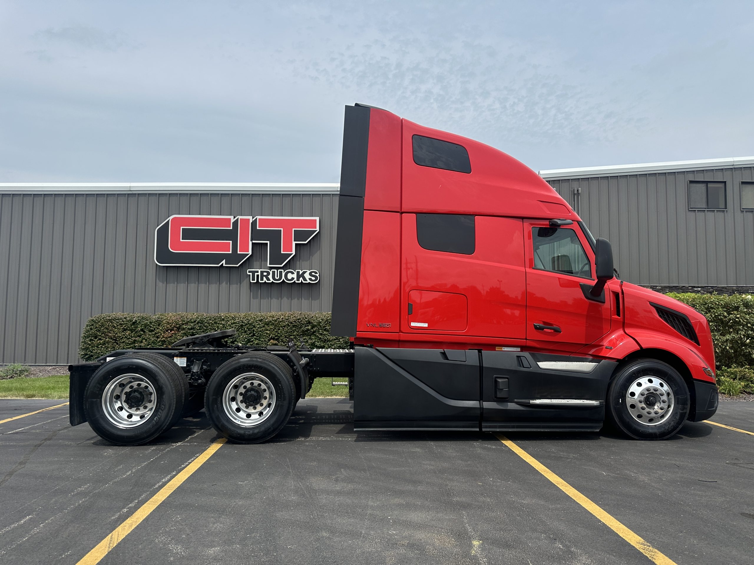 2025 VOLVO VNL660 - image 6 of 6
