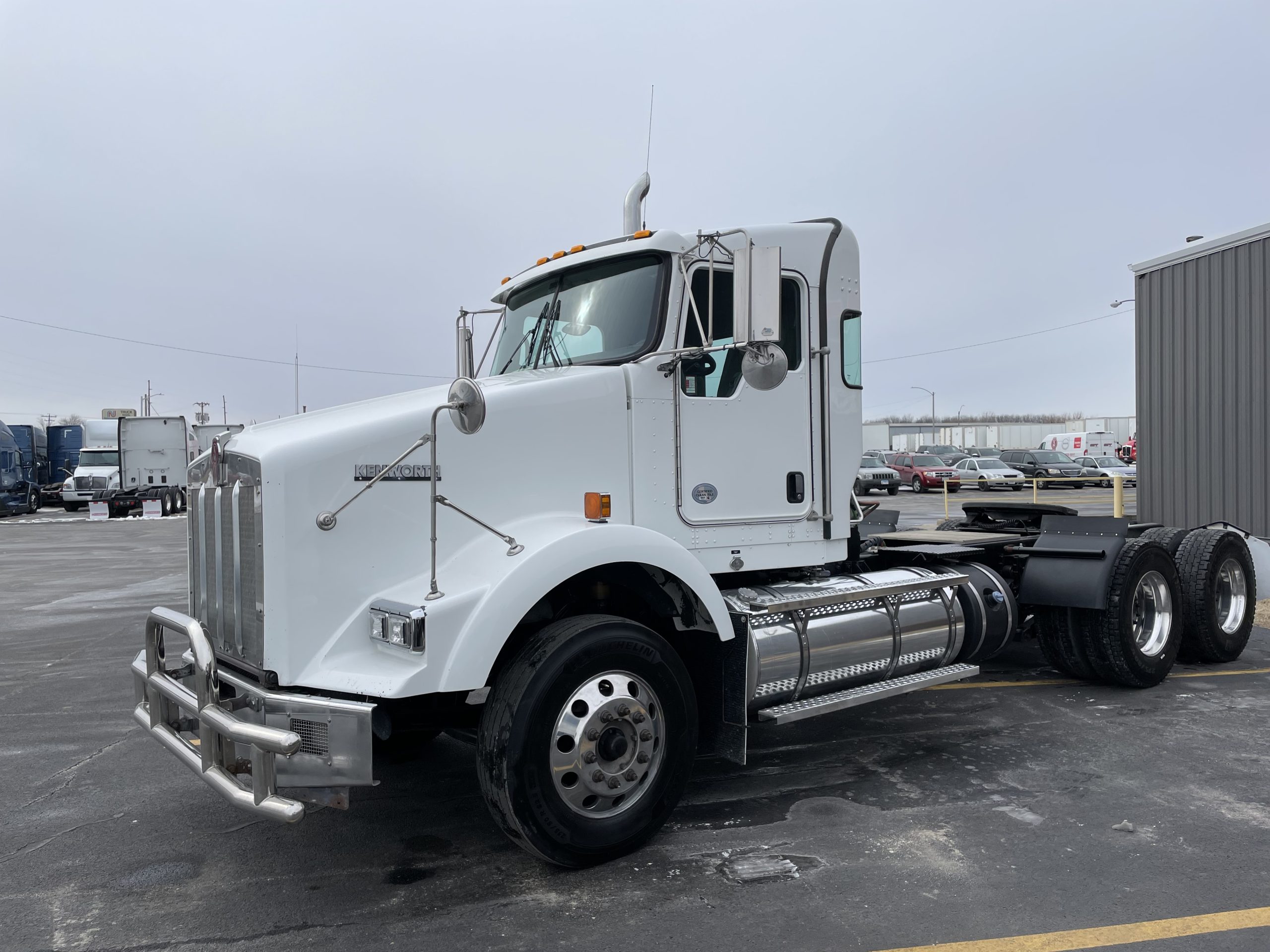 2019 KENWORTH T800 - image 2 of 6