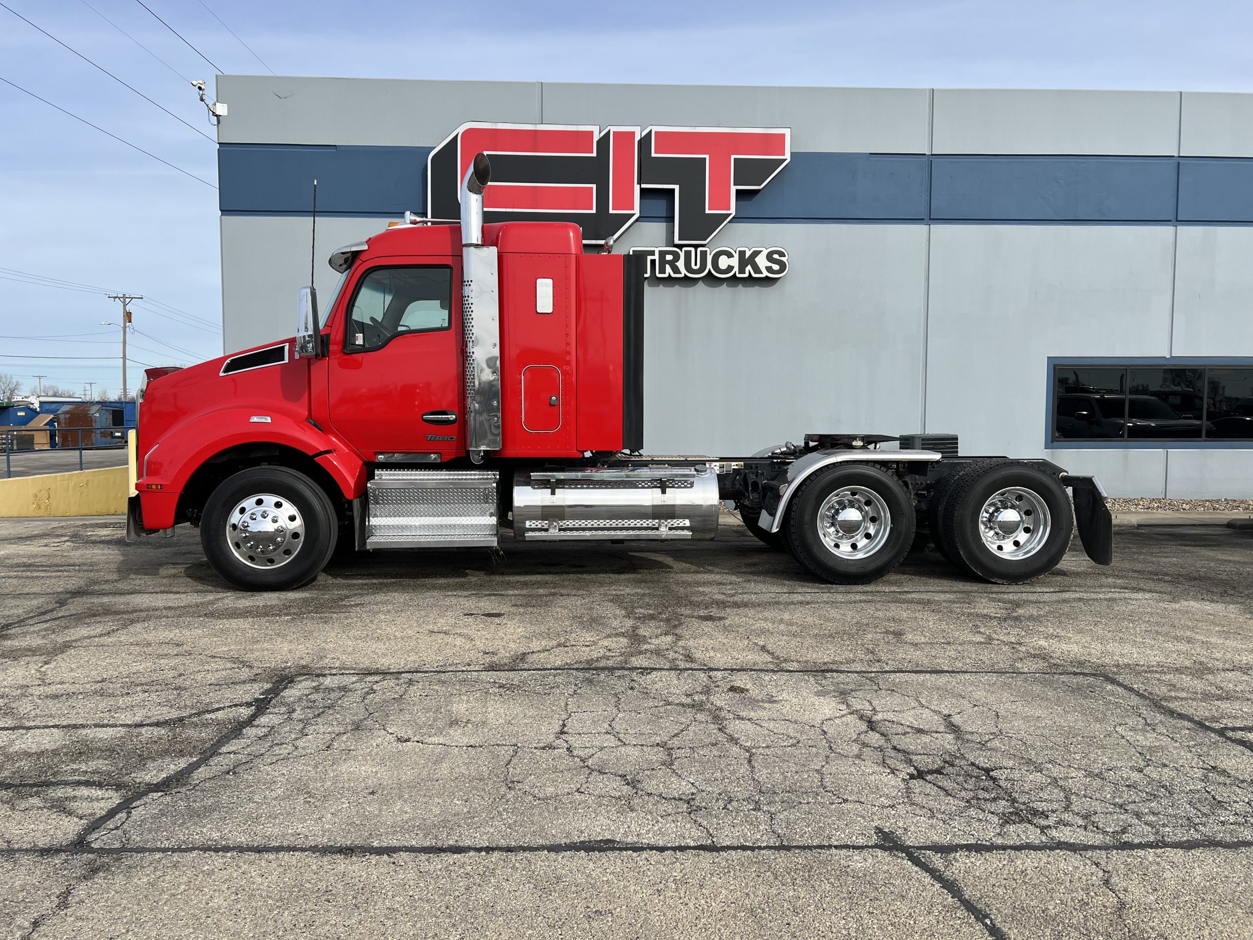 2022 KENWORTH T880 - image 2 of 6