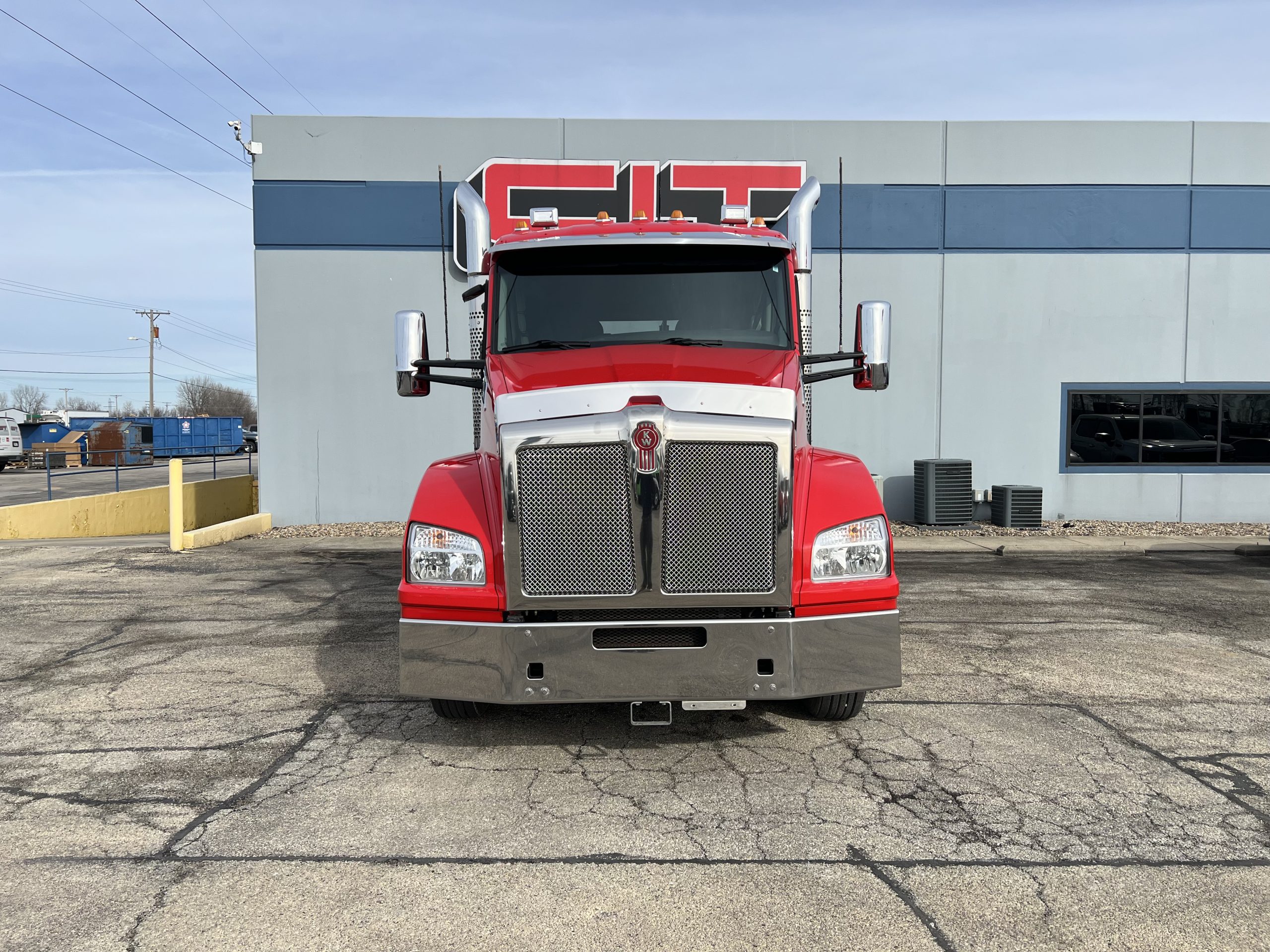 2022 KENWORTH T880 - image 2 of 6