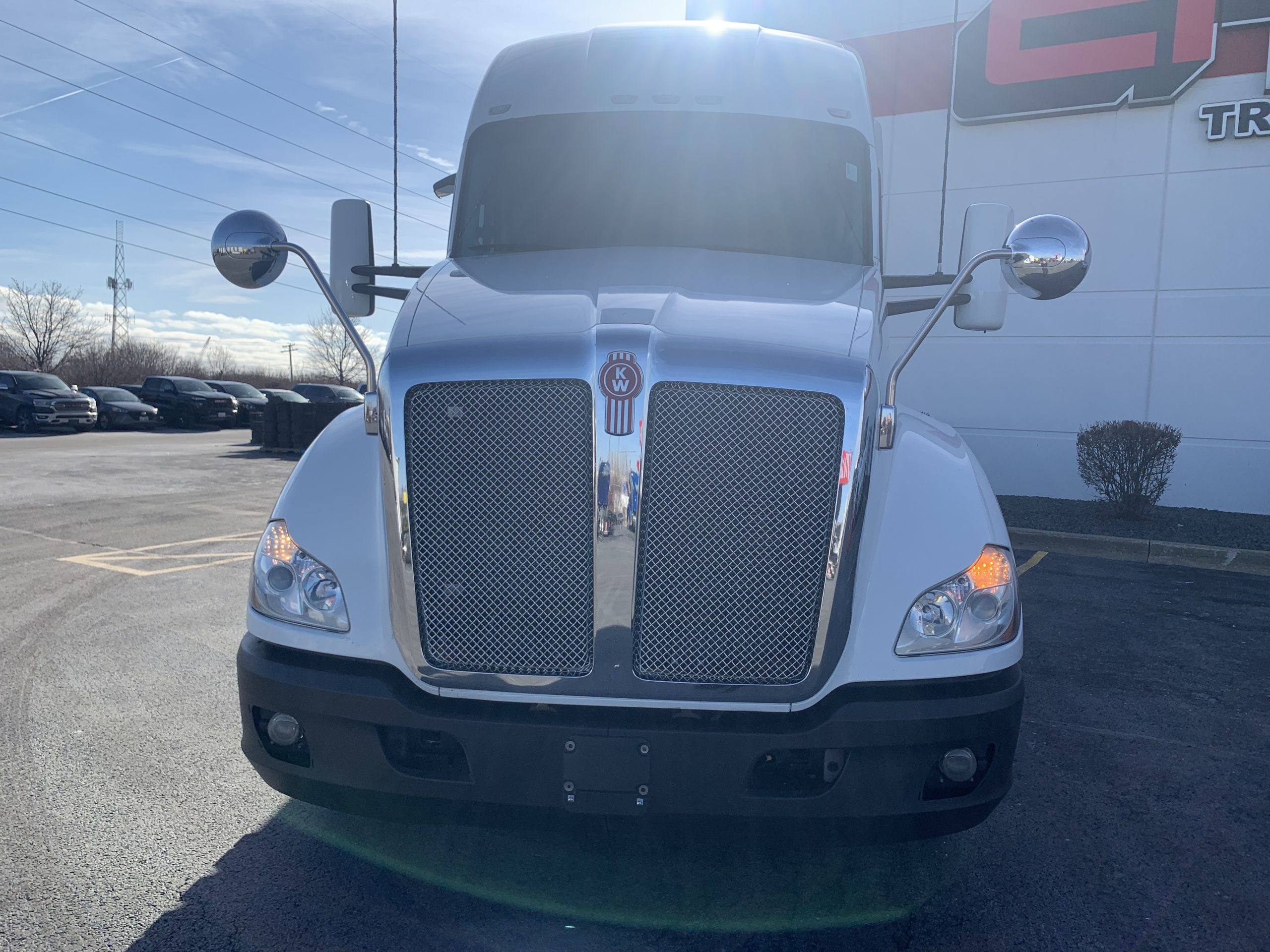 2019 KENWORTH T680 - image 2 of 6