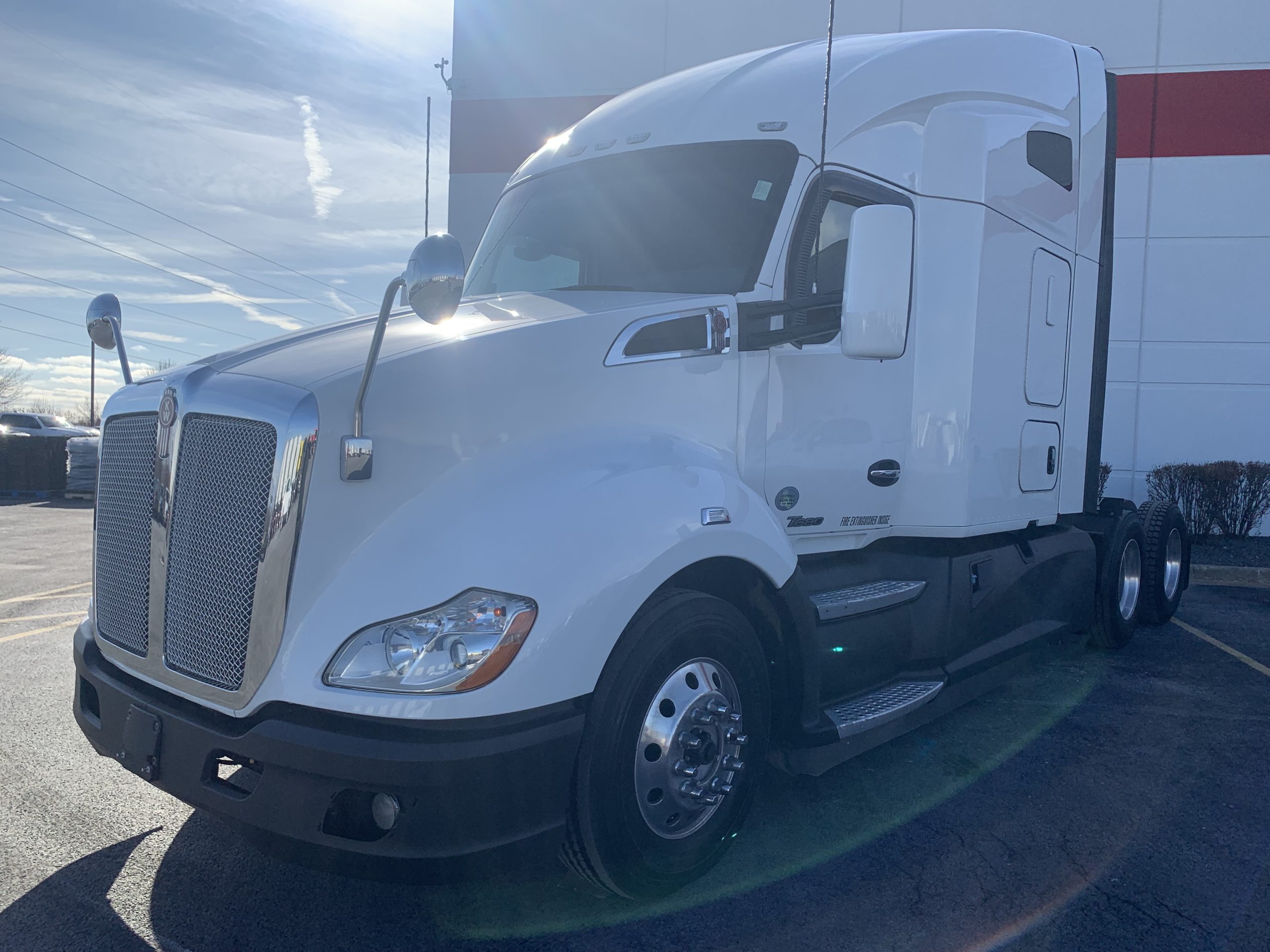 2019 KENWORTH T680 - image 1 of 6