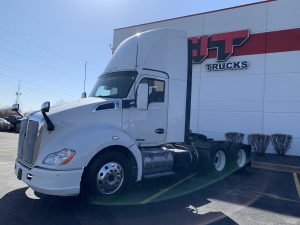 2021 KENWORTH T680 DAYCAB CIT TRUCKS