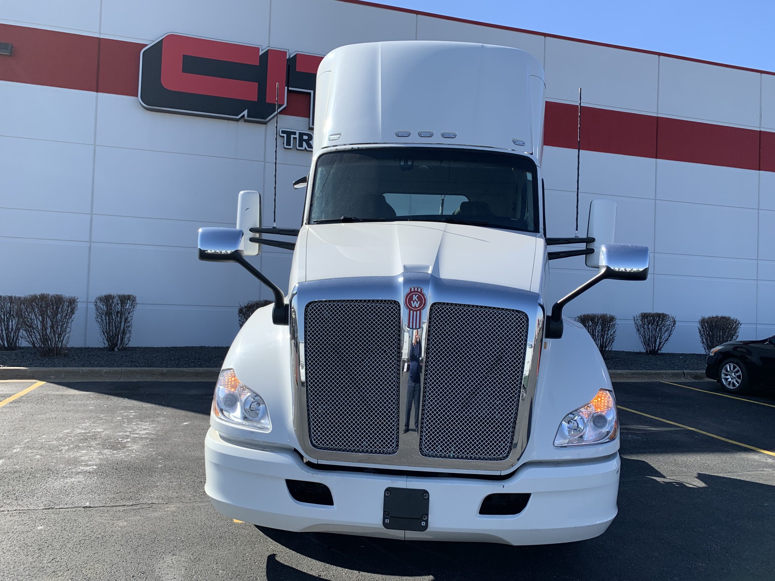 2021 KENWORTH T680 - image 2 of 6