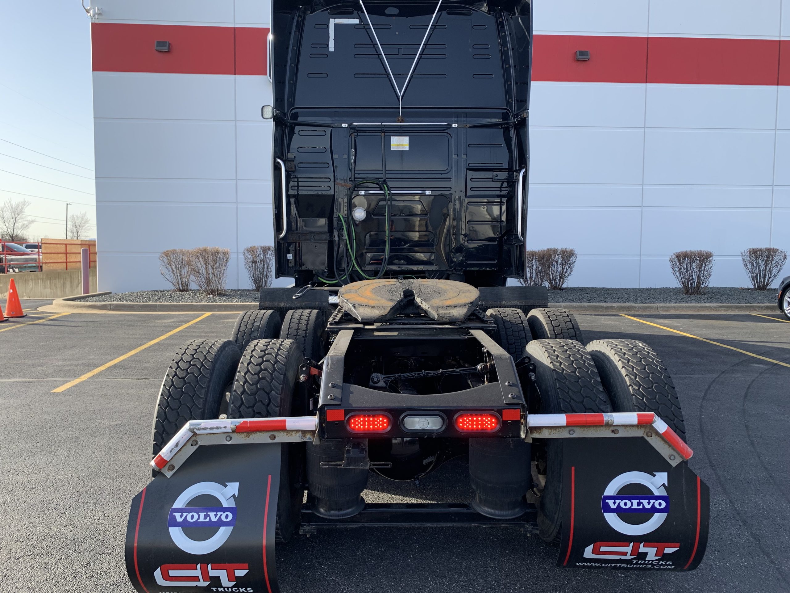 2018 VOLVO VNL780 - image 5 of 6