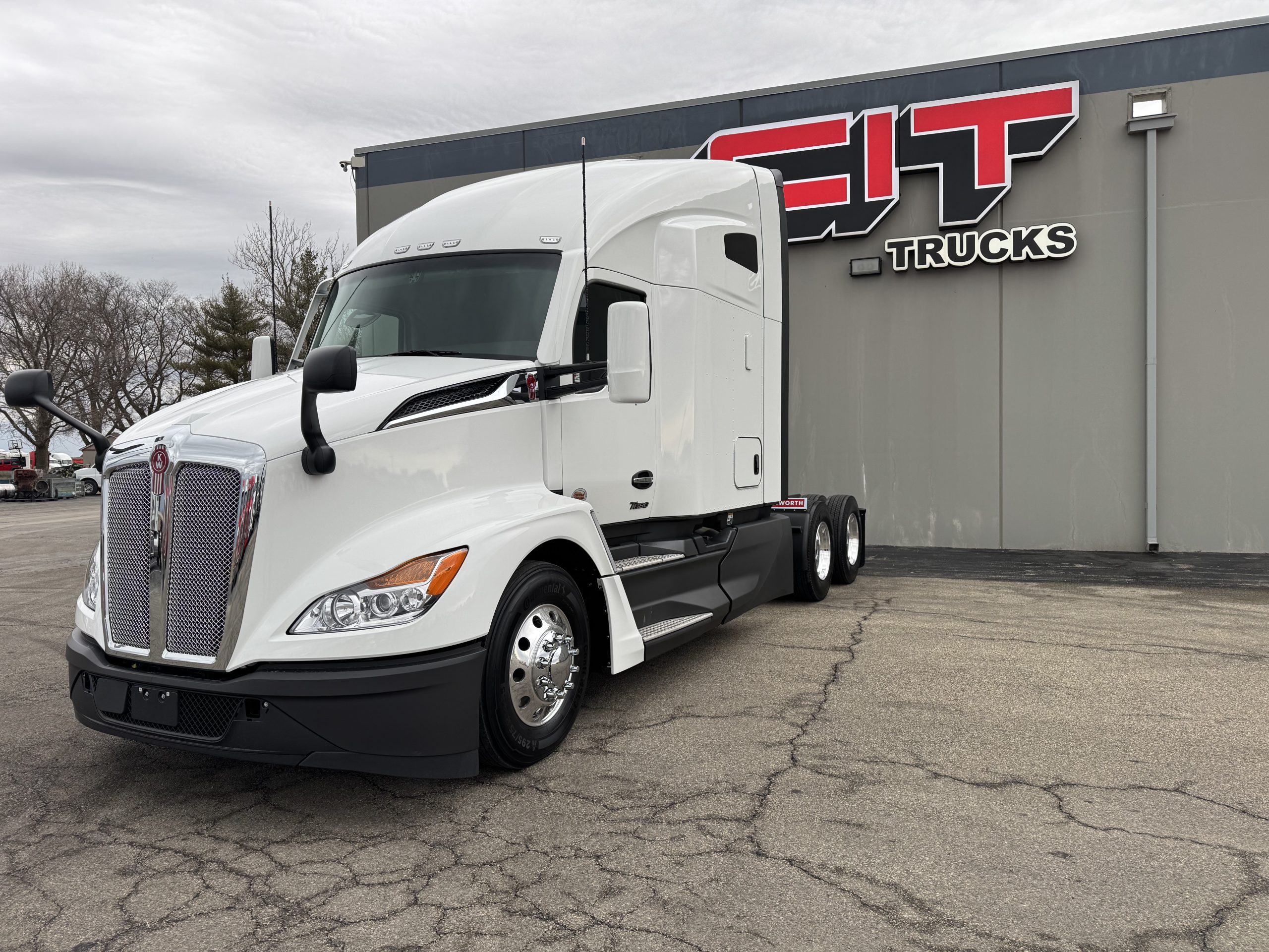 2026 KENWORTH T680 - image 1 of 6