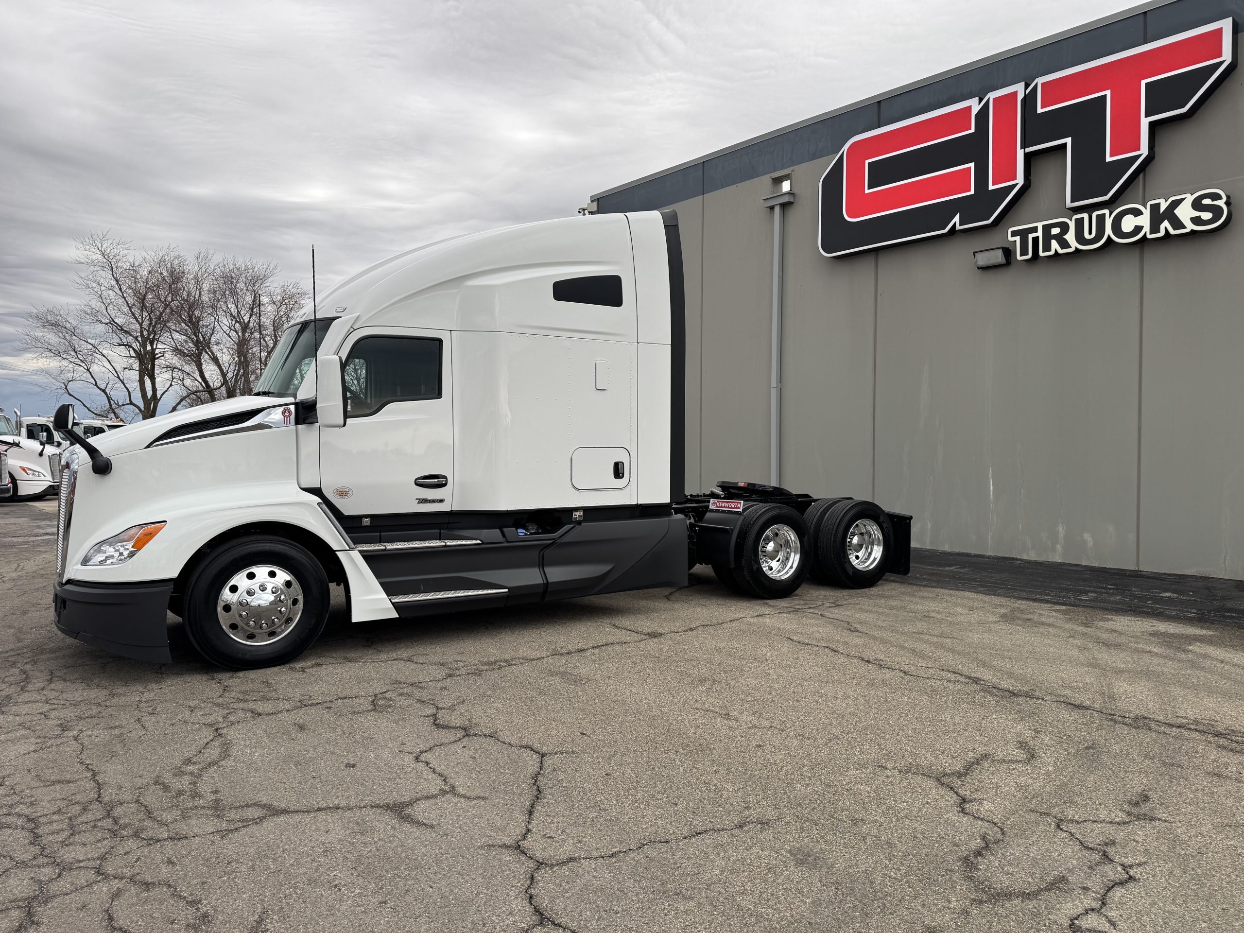 2026 KENWORTH T680 - image 2 of 6