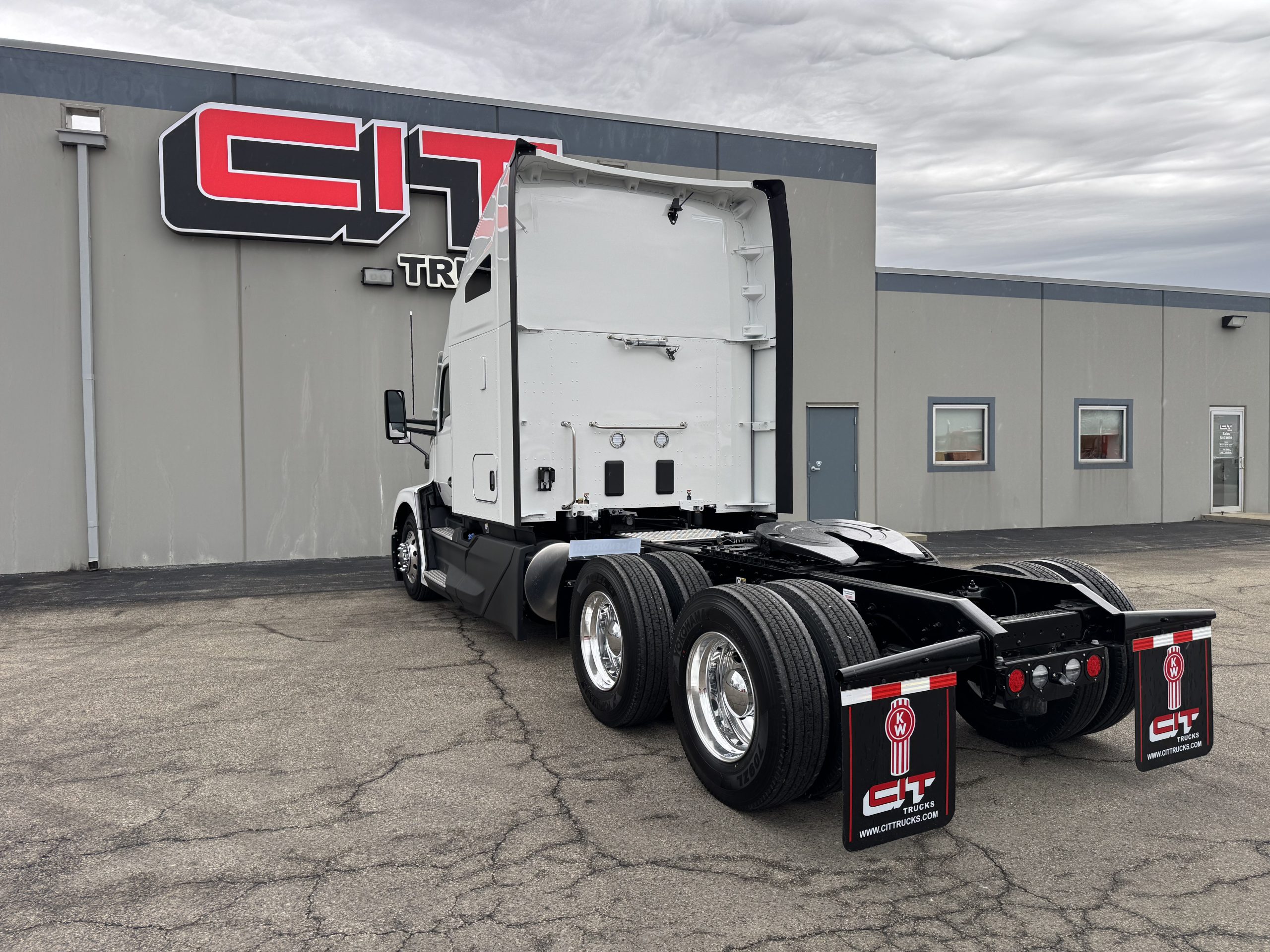 2026 KENWORTH T680 - image 5 of 6