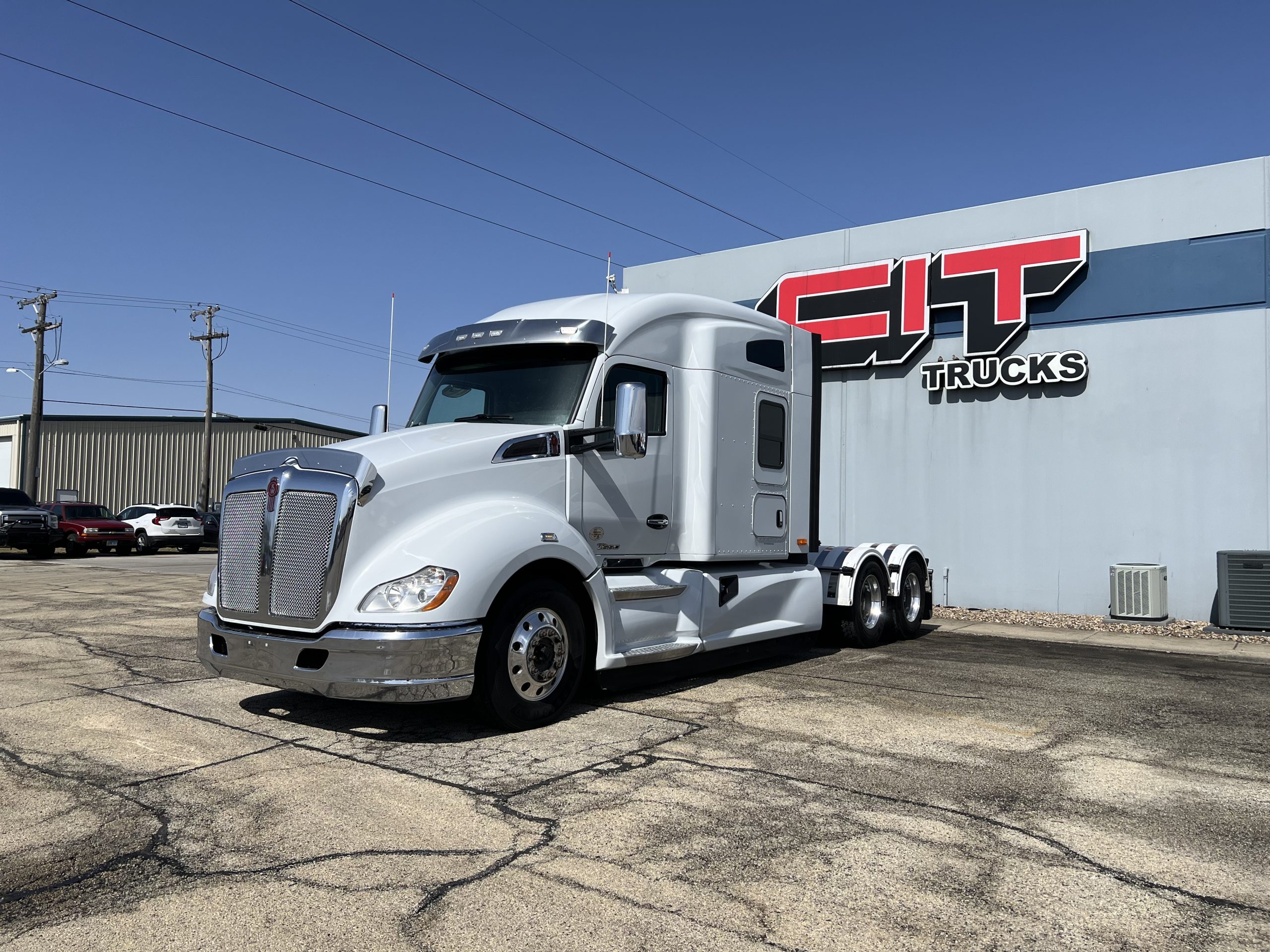 2021 KENWORTH T680 - image 1 of 6