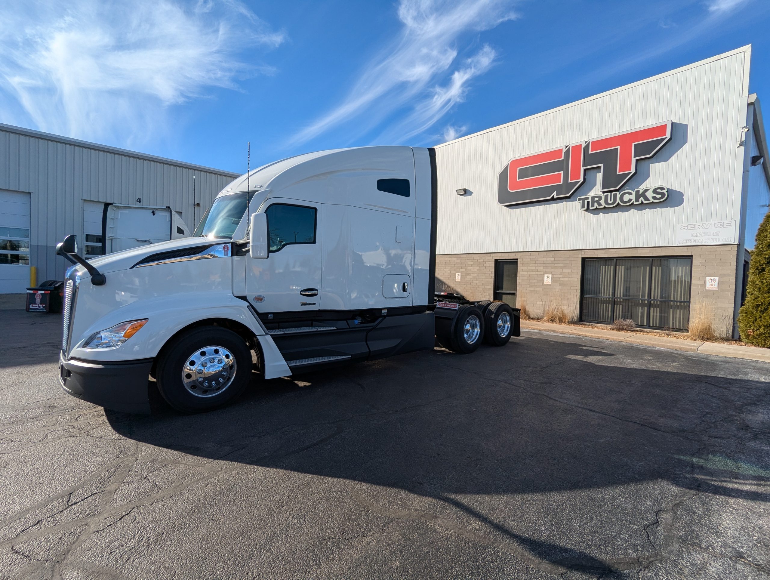 2026 KENWORTH T680 - image 1 of 6